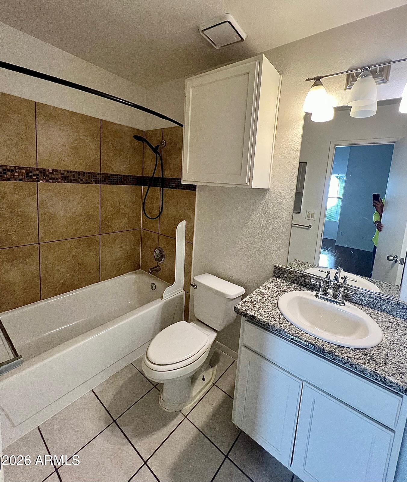 ROSE GARDEN PLACE UNIT 3 - Residential Lease