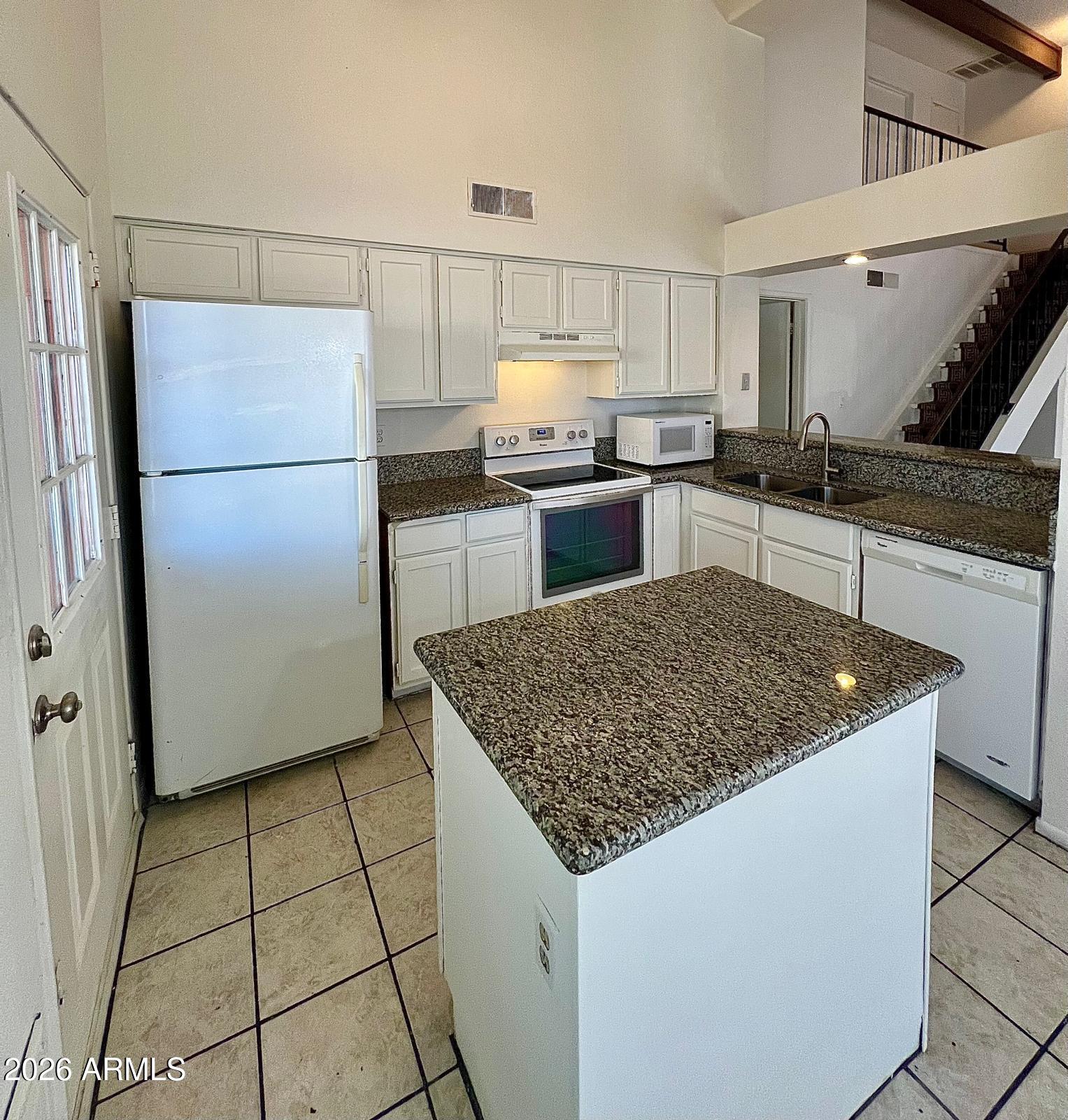 ROSE GARDEN PLACE UNIT 3 - Residential Lease