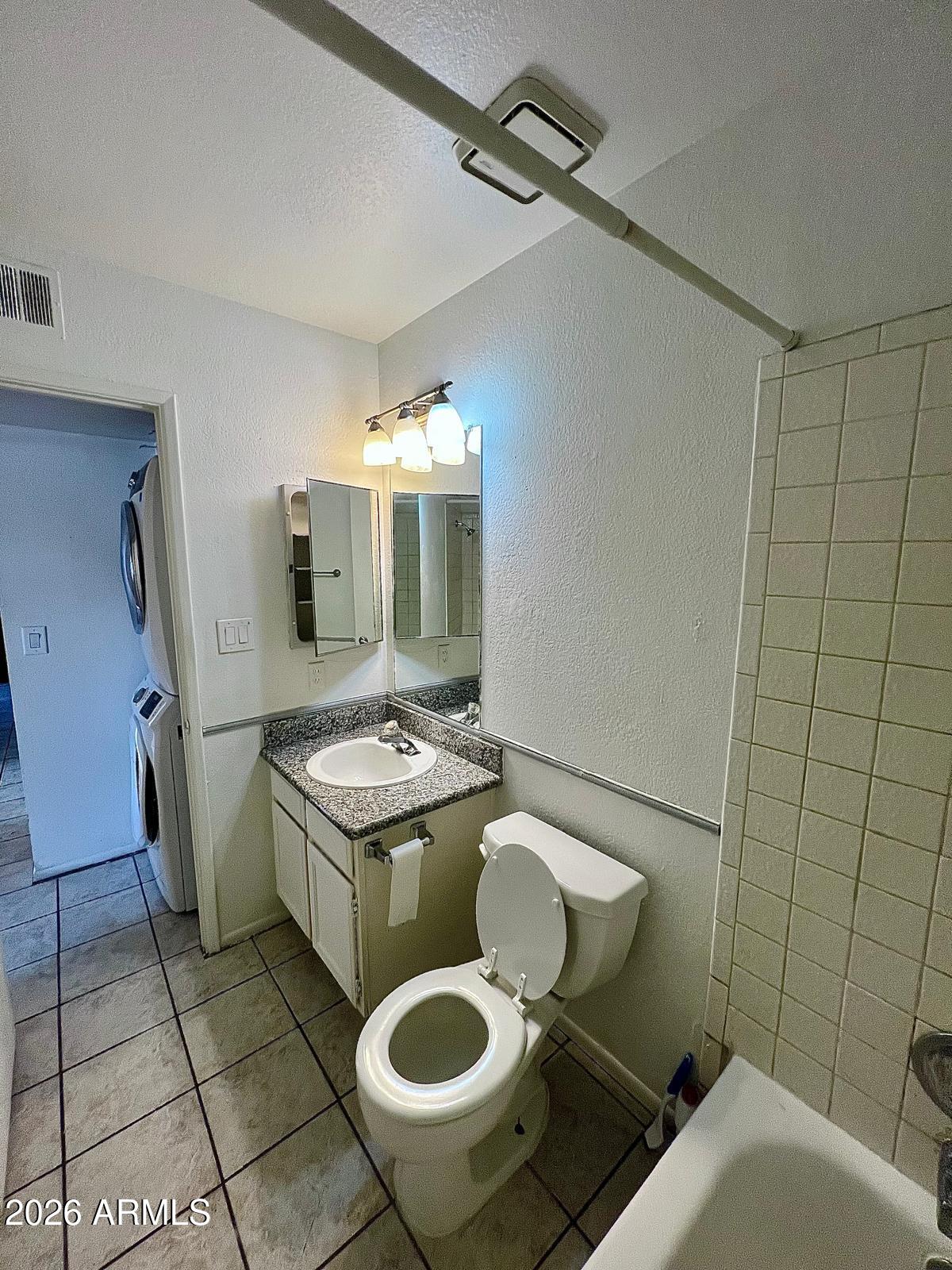ROSE GARDEN PLACE UNIT 3 - Residential Lease
