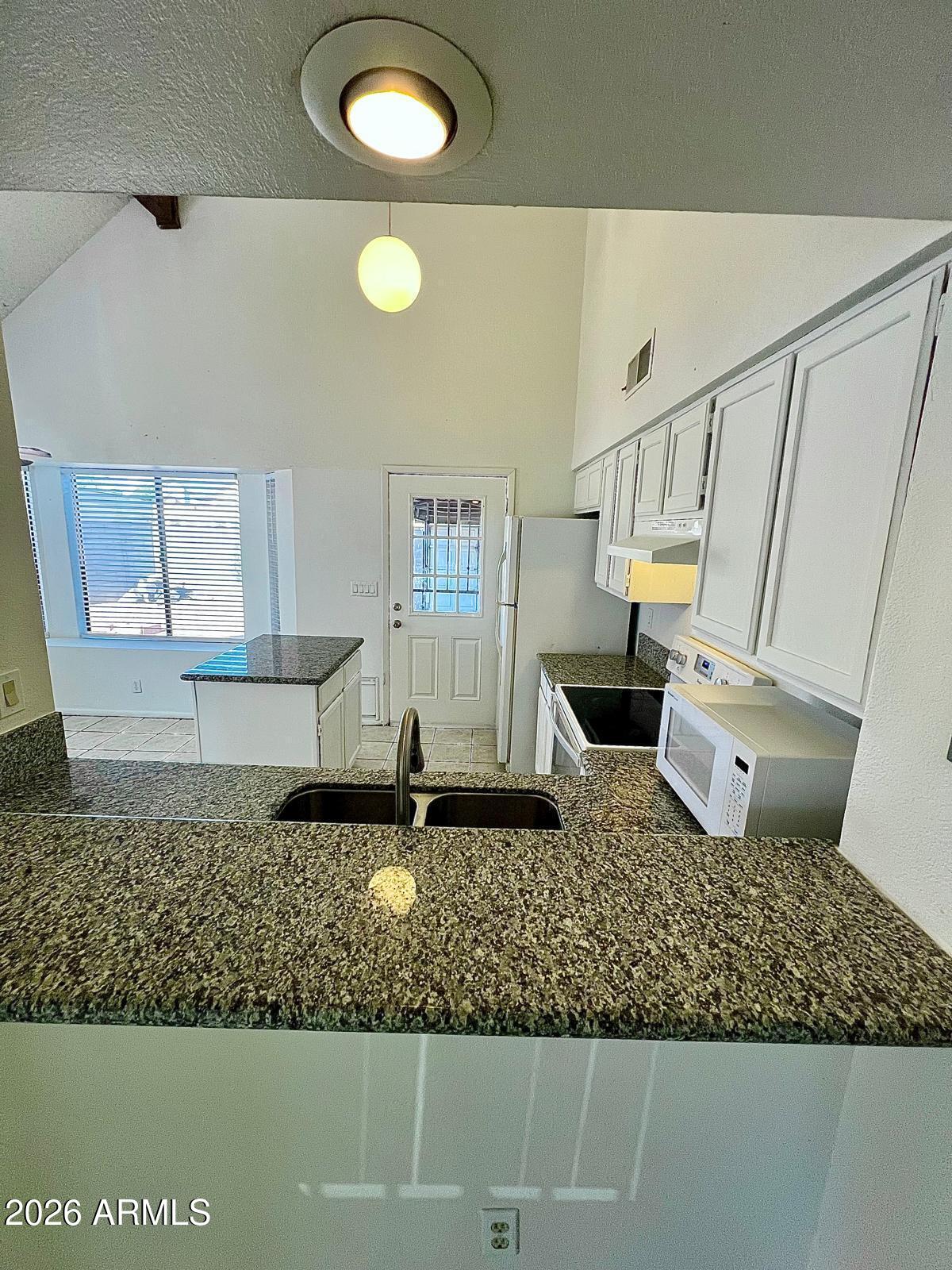 ROSE GARDEN PLACE UNIT 3 - Residential Lease