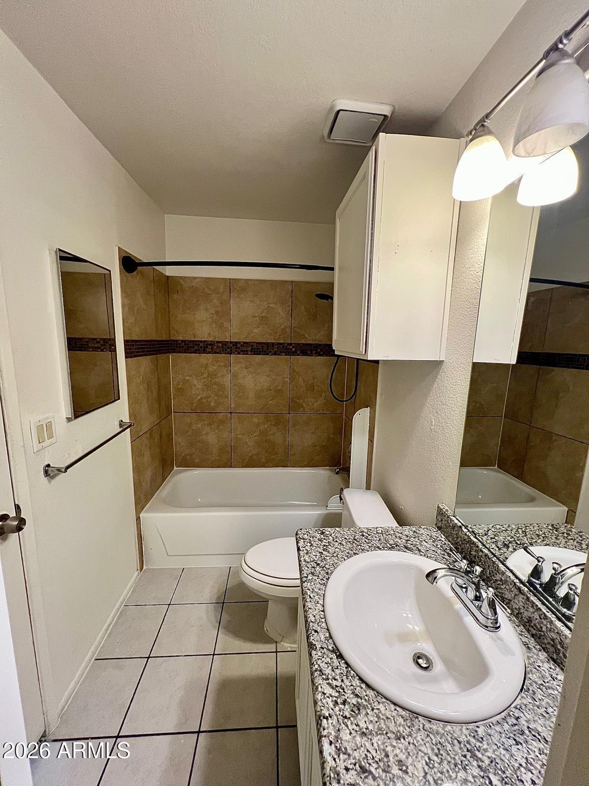 ROSE GARDEN PLACE UNIT 3 - Residential Lease