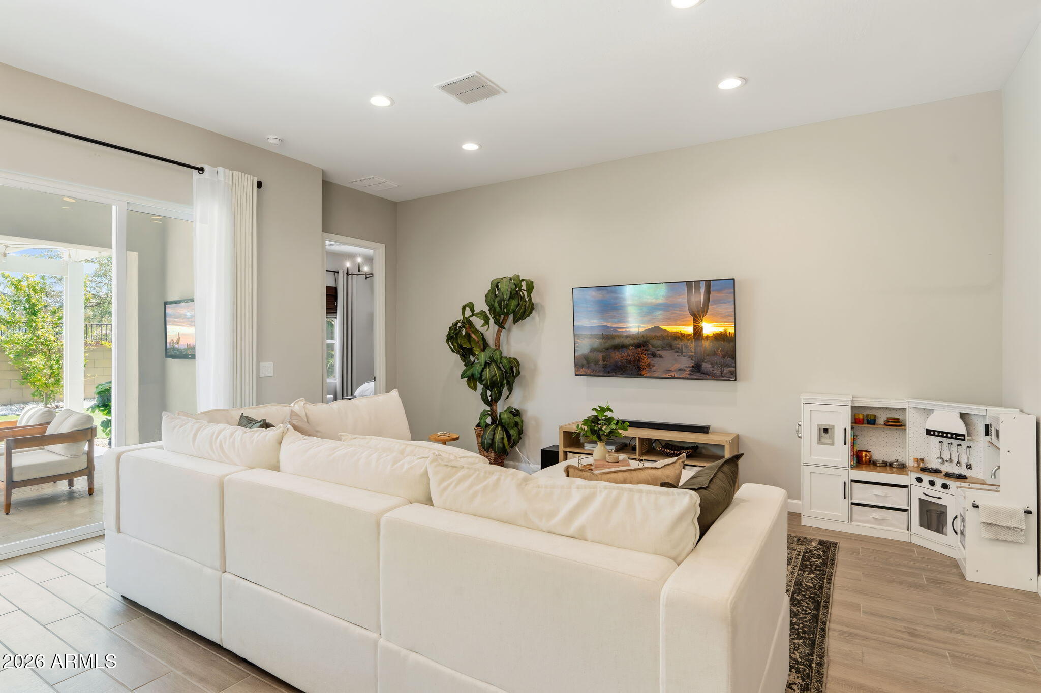 HILLSTONE SOUTH - Residential