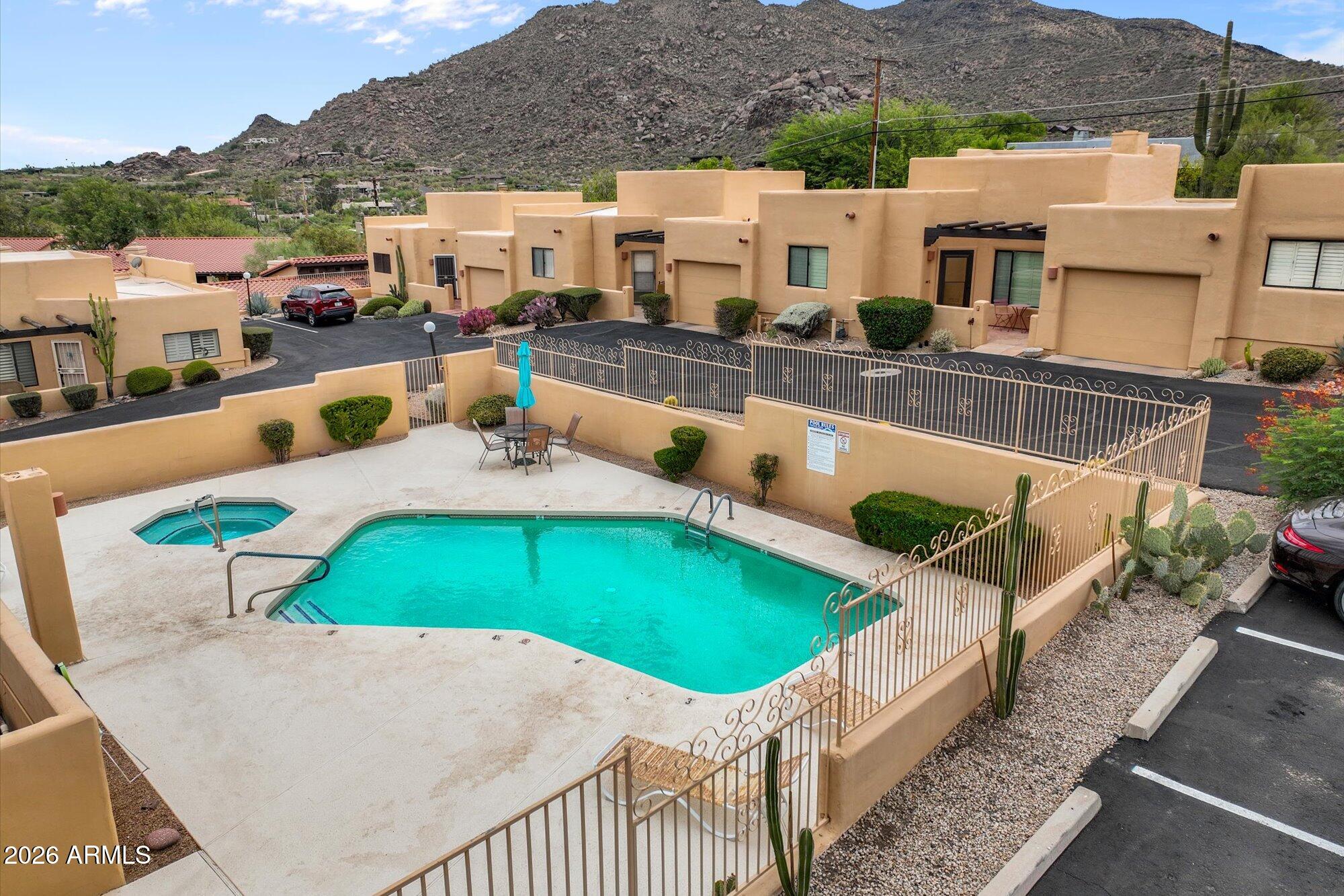 COLINA OF CAREFREE - Residential