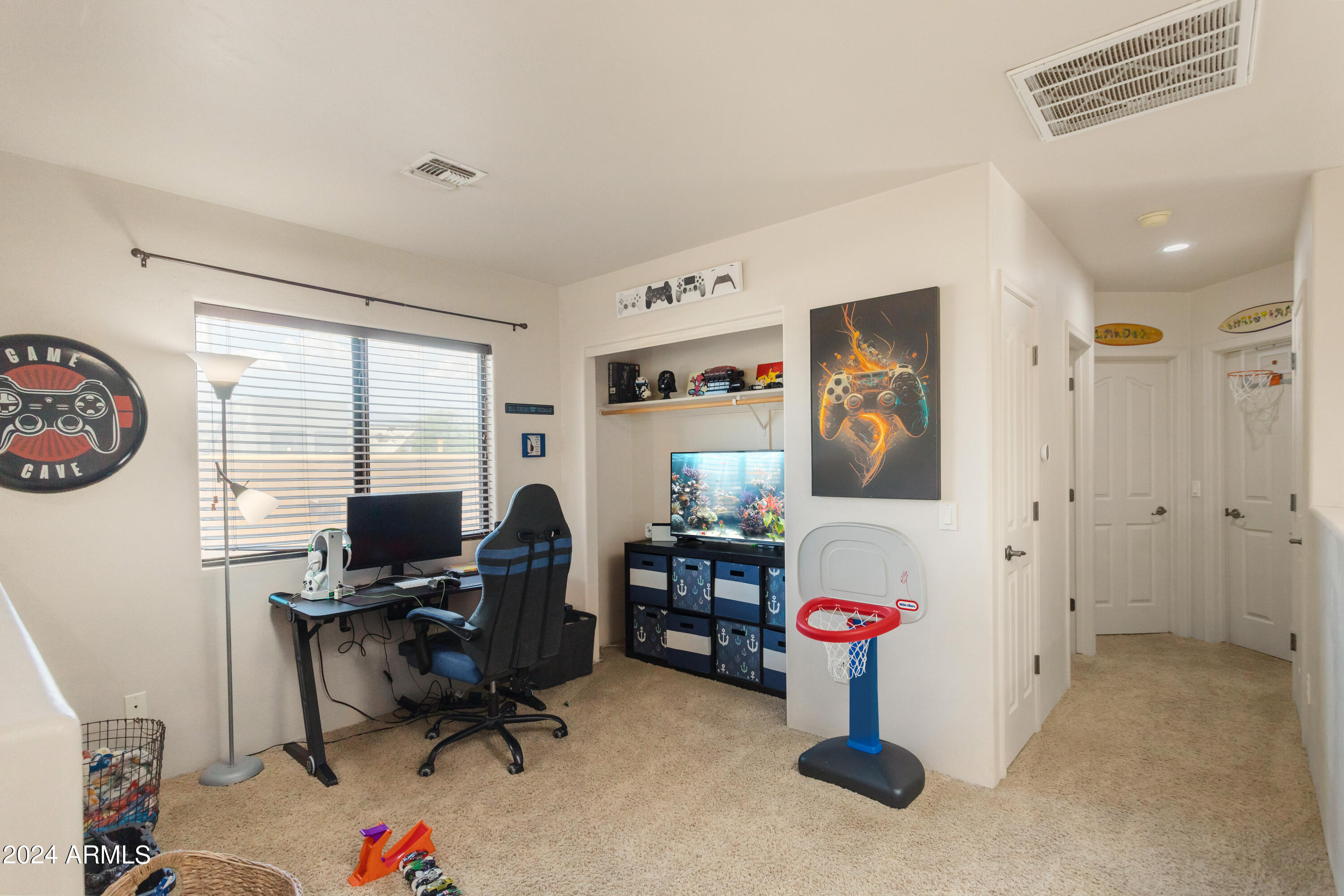 THE LEGENDS VALIENTE - Residential