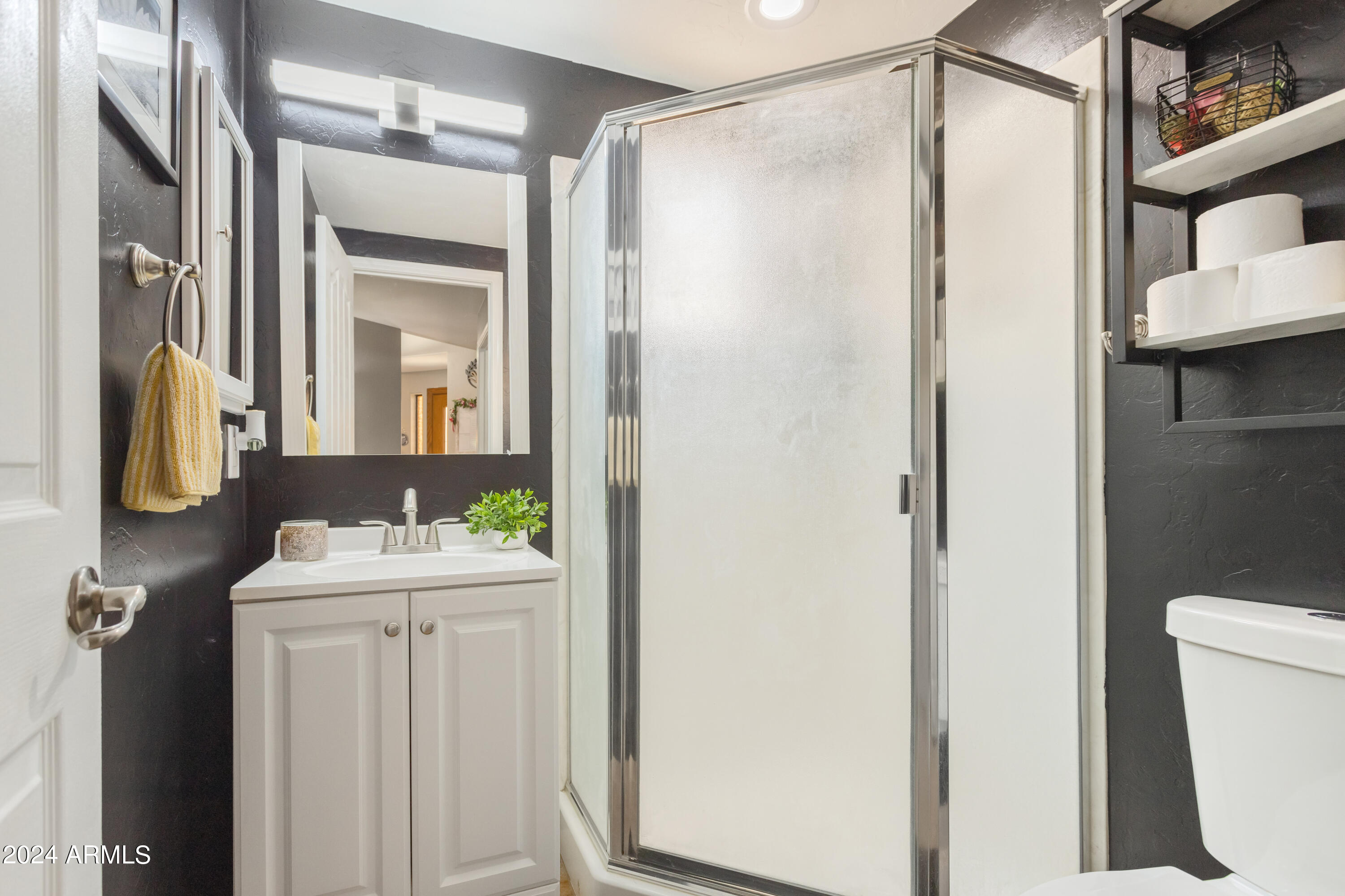 THE LEGENDS VALIENTE - Residential