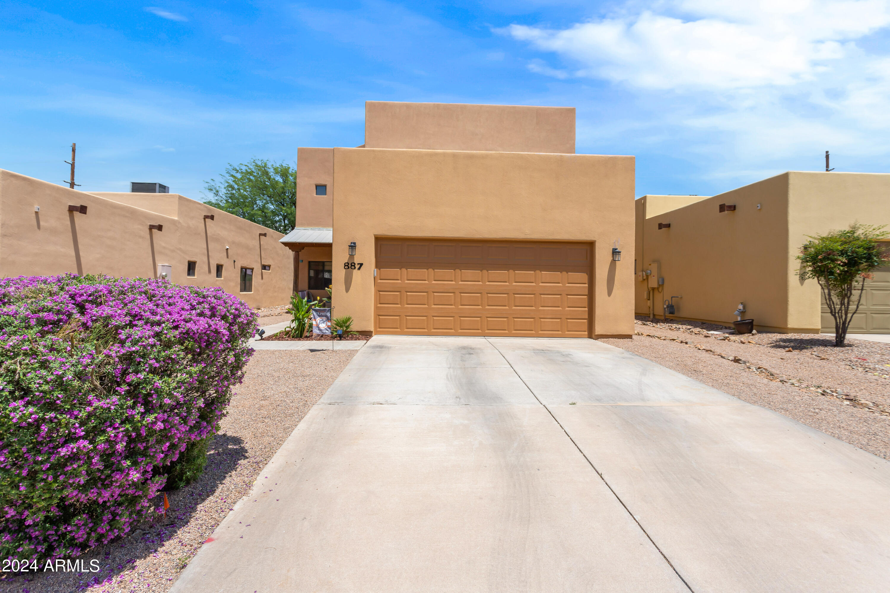 THE LEGENDS VALIENTE - Residential
