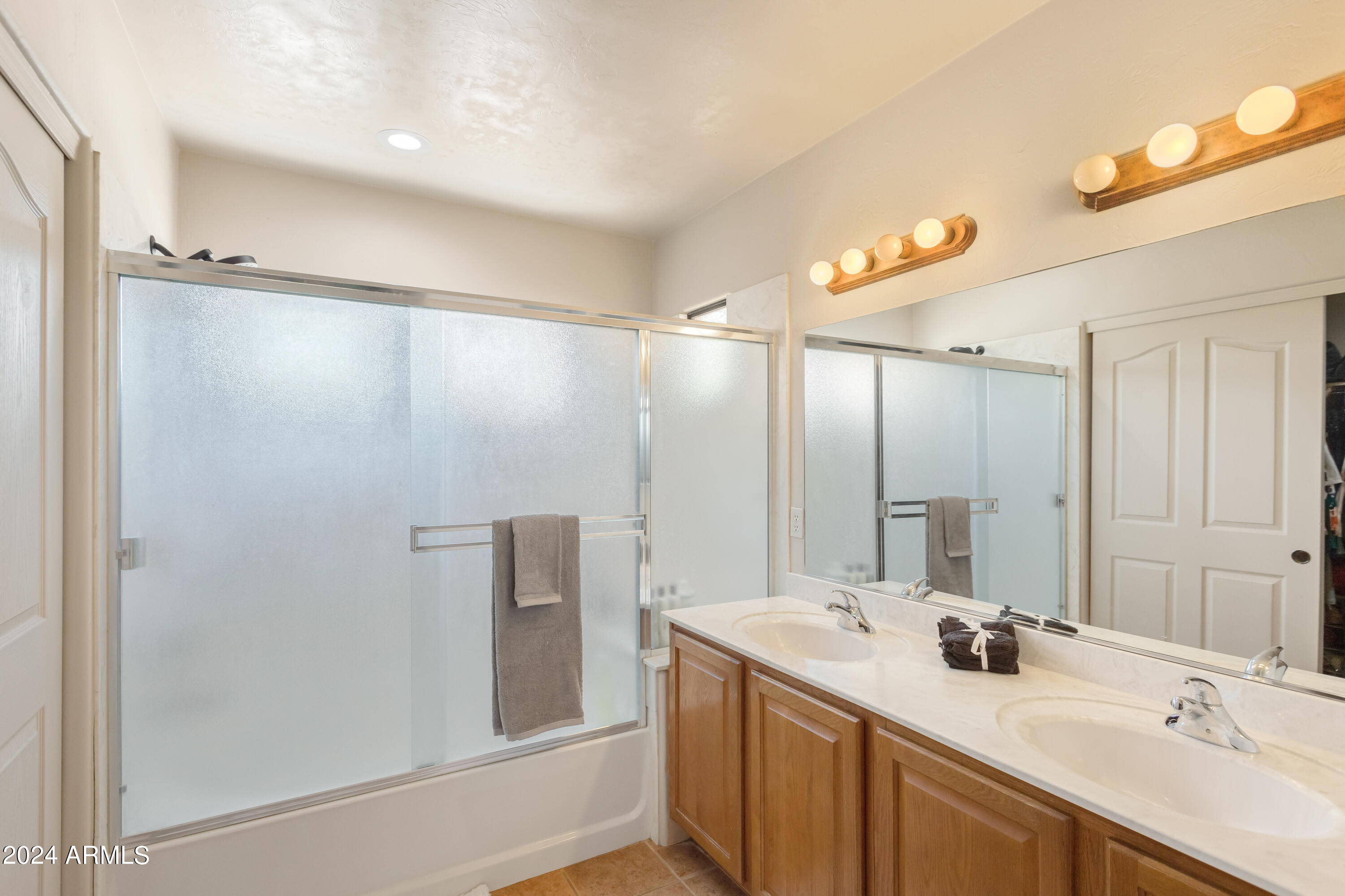 THE LEGENDS VALIENTE - Residential