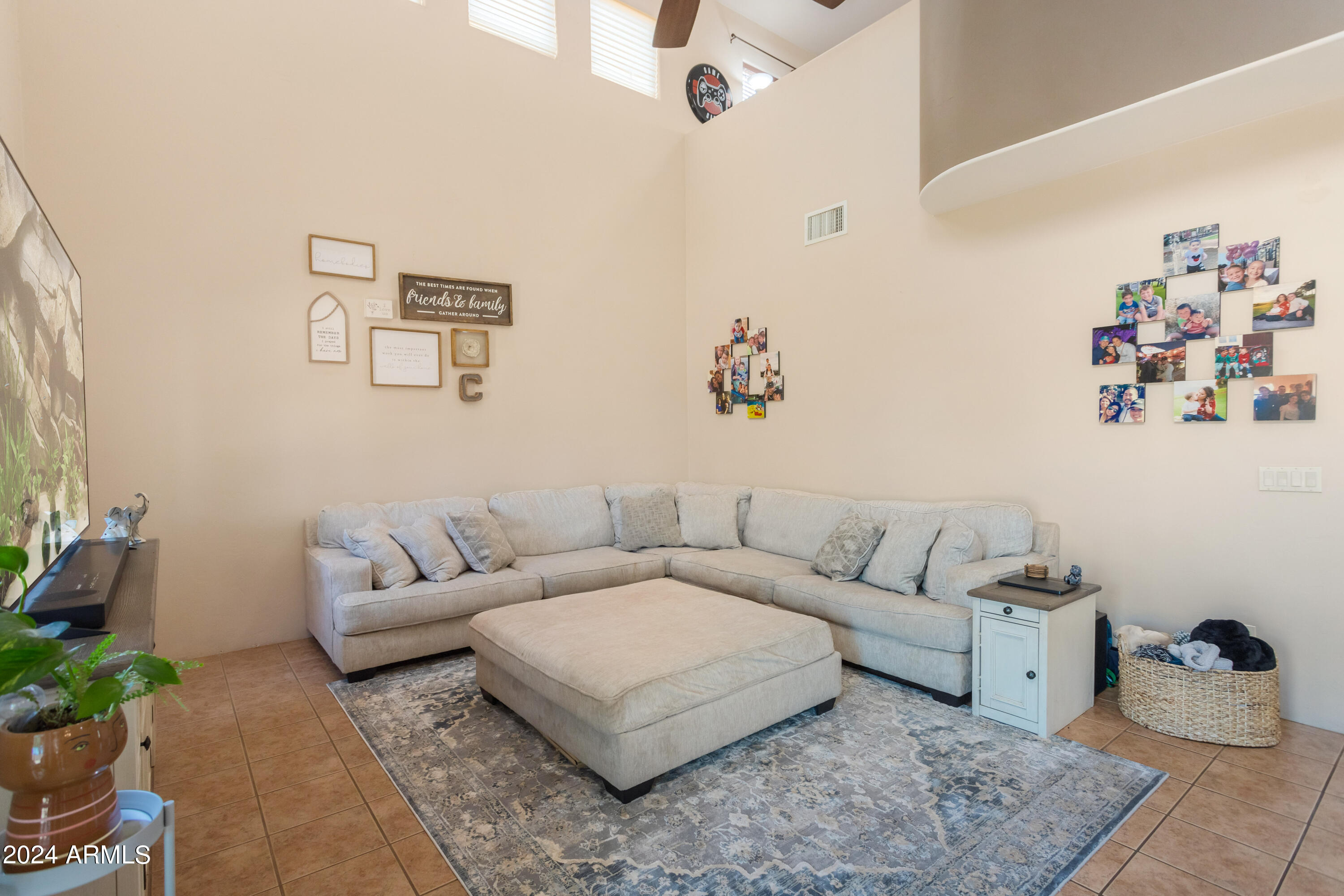 THE LEGENDS VALIENTE - Residential