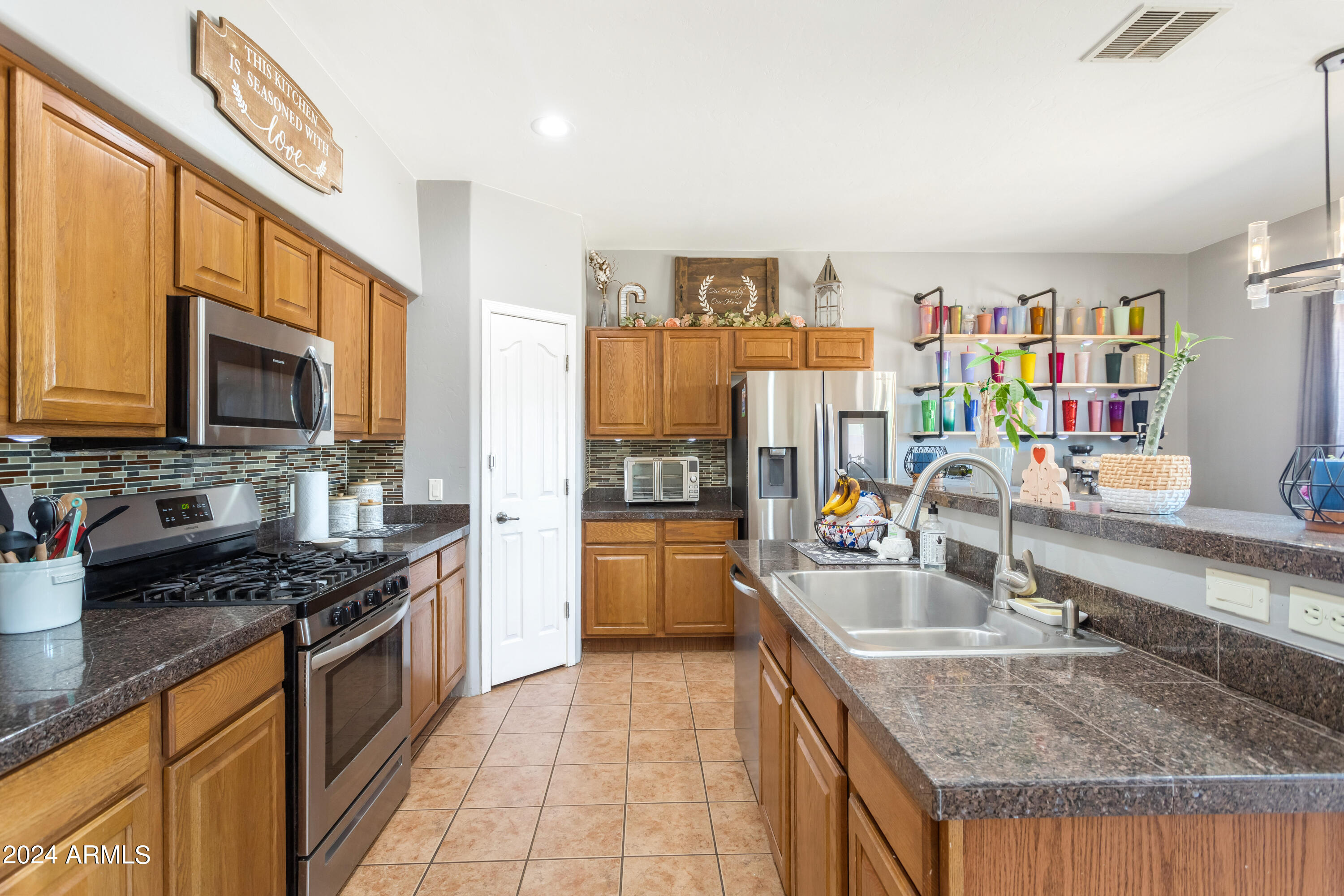 THE LEGENDS VALIENTE - Residential