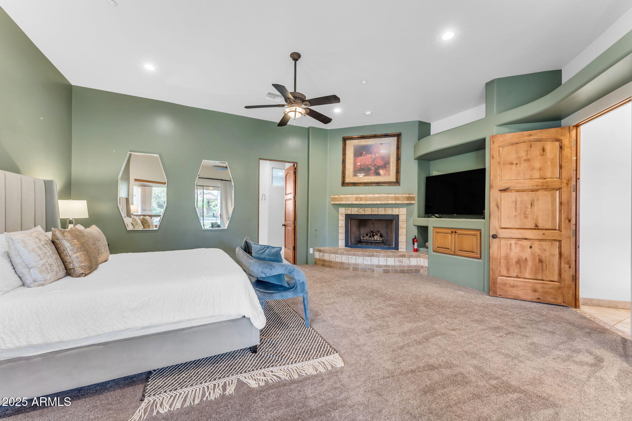 MIRAGE CROSSING - Residential