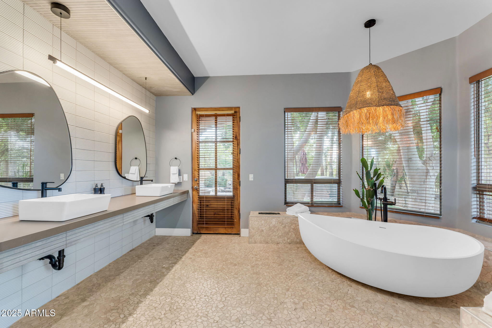 MIRAGE CROSSING - Residential