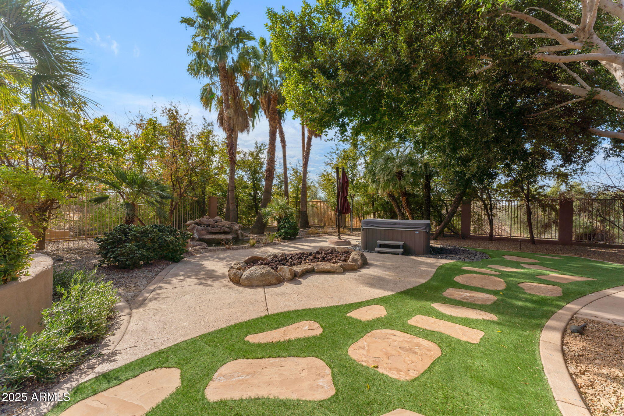 MIRAGE CROSSING - Residential