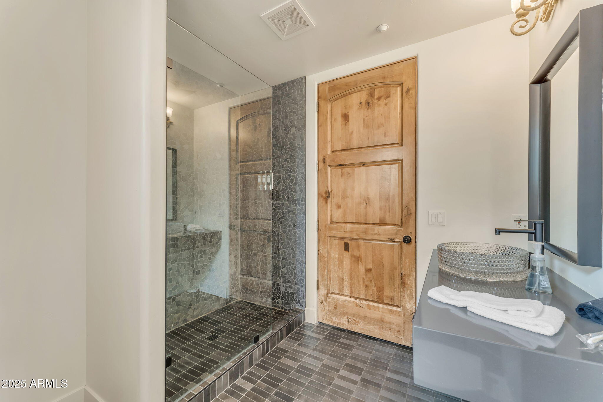 MIRAGE CROSSING - Residential