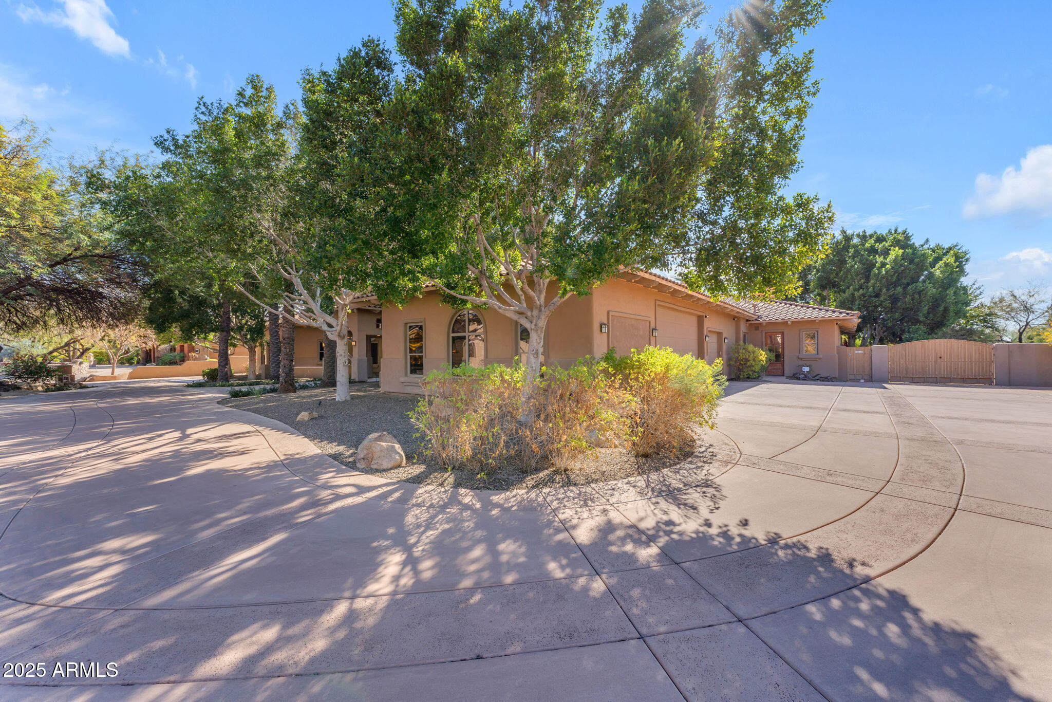 MIRAGE CROSSING - Residential