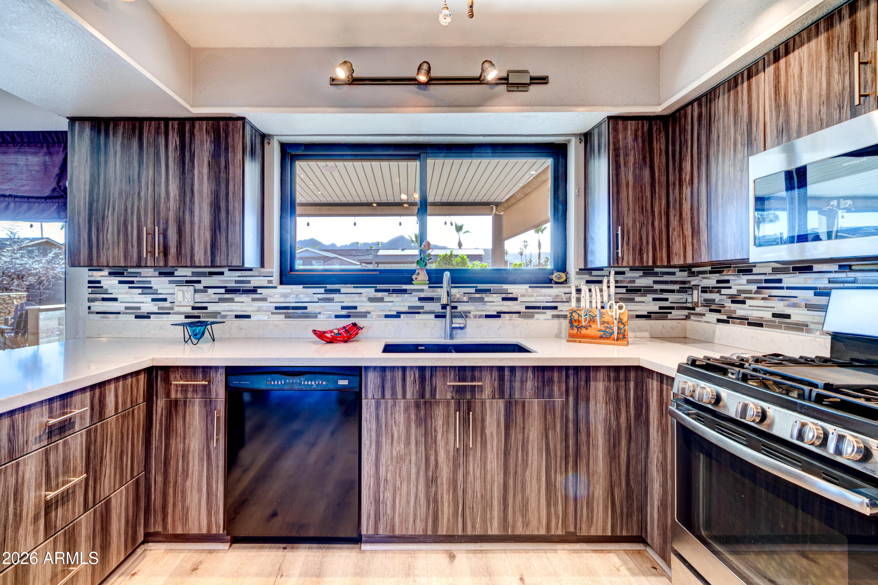 PARADISE VALLEY OASIS 1-B - Residential