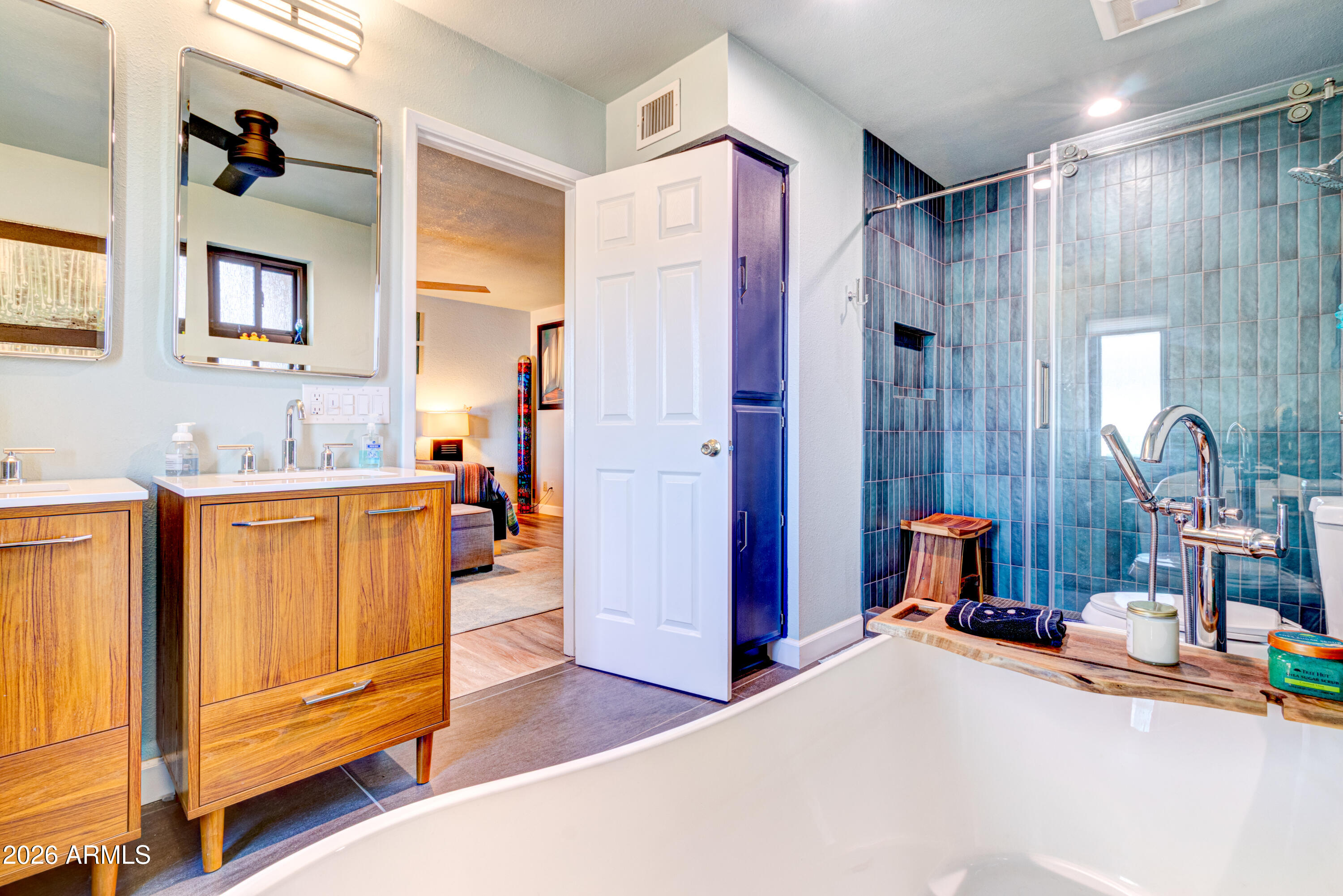 PARADISE VALLEY OASIS 1-B - Residential