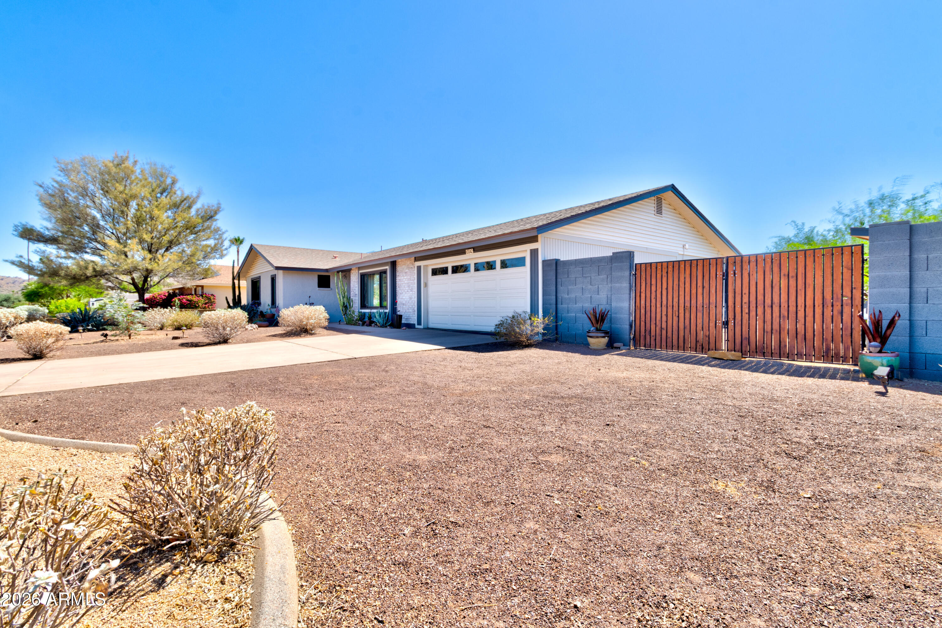 PARADISE VALLEY OASIS 1-B - Residential