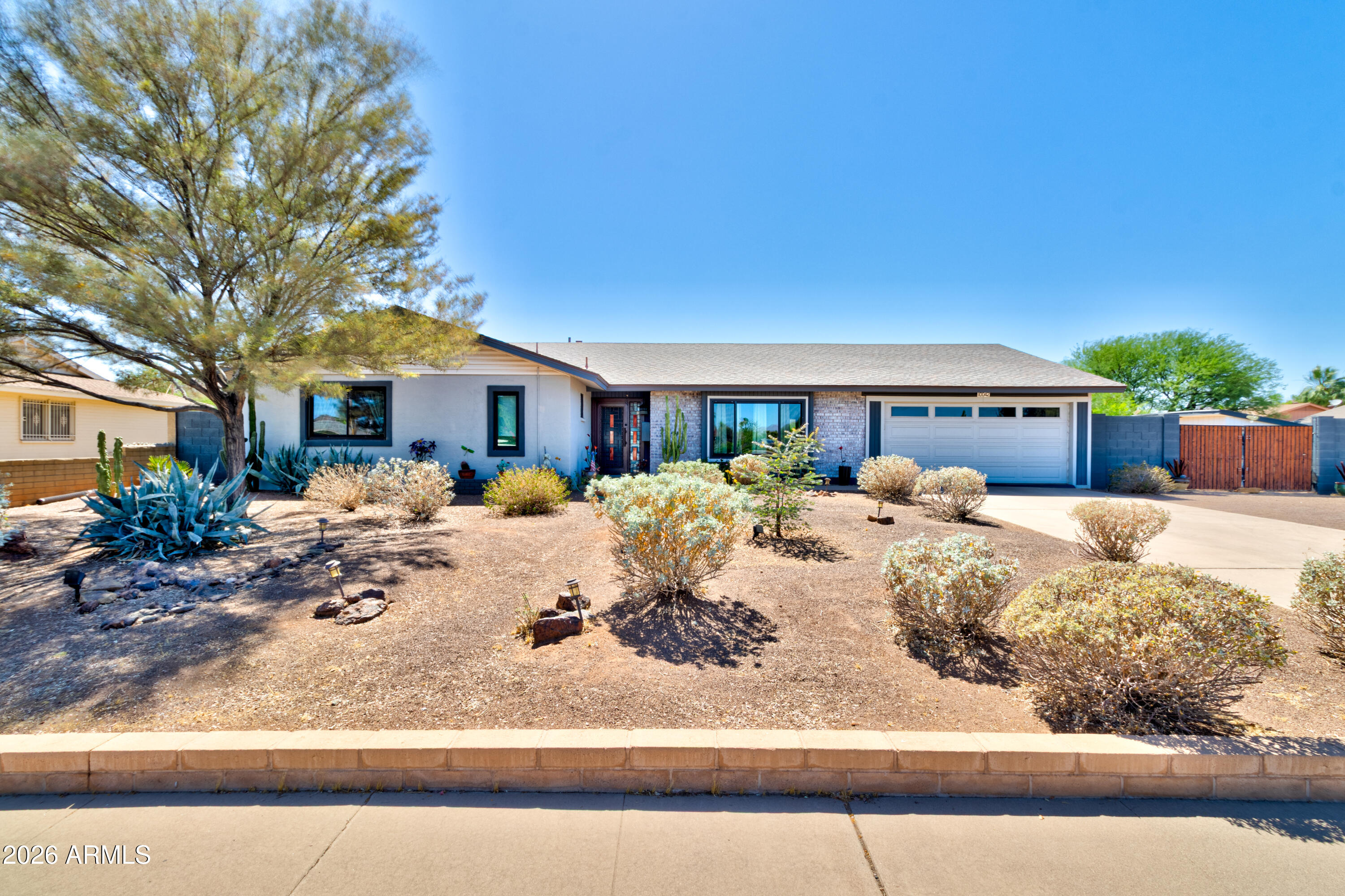 PARADISE VALLEY OASIS 1-B - Residential
