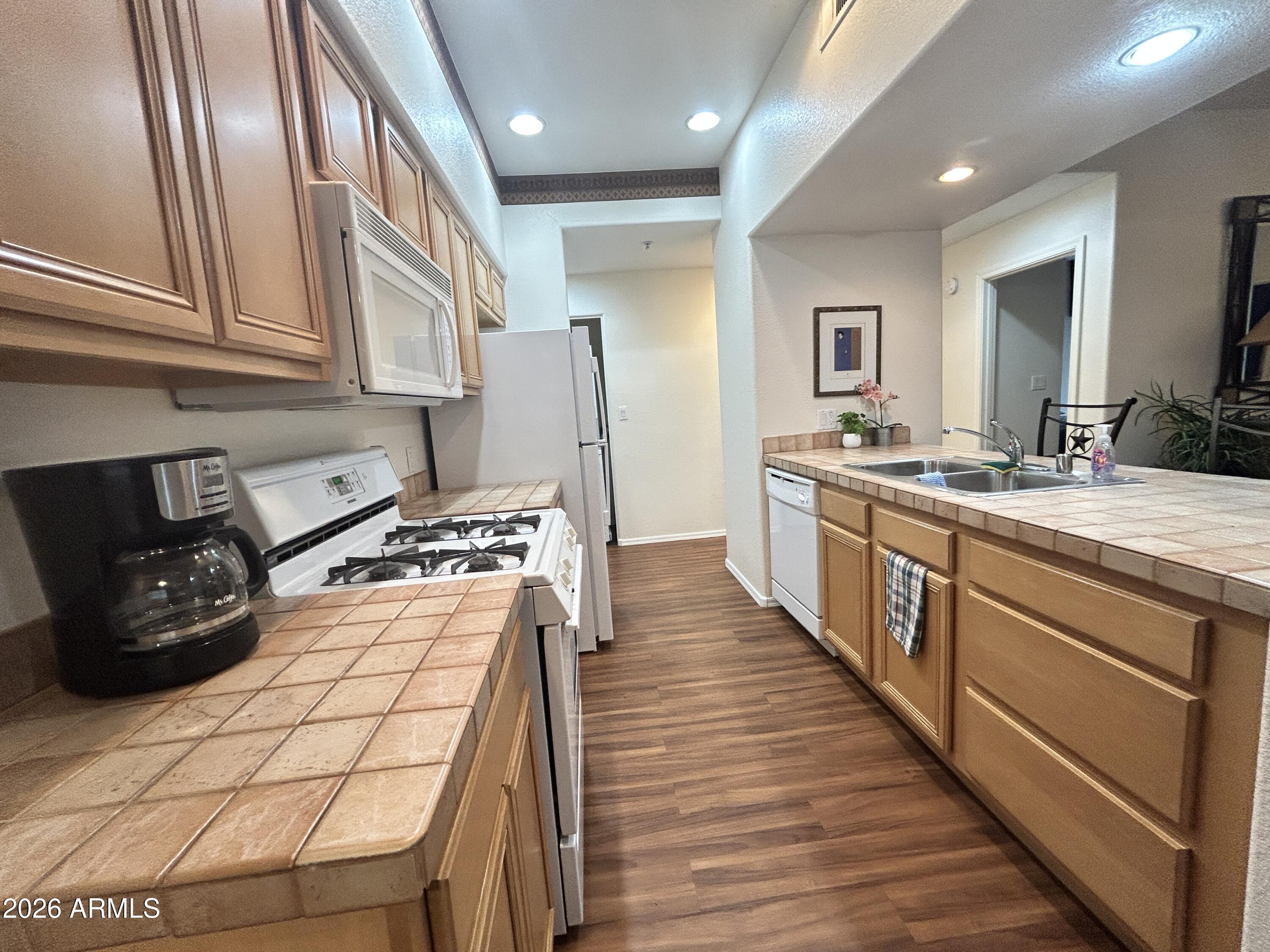 FAIRWAYS AT ARROWHEAD - Residential Lease