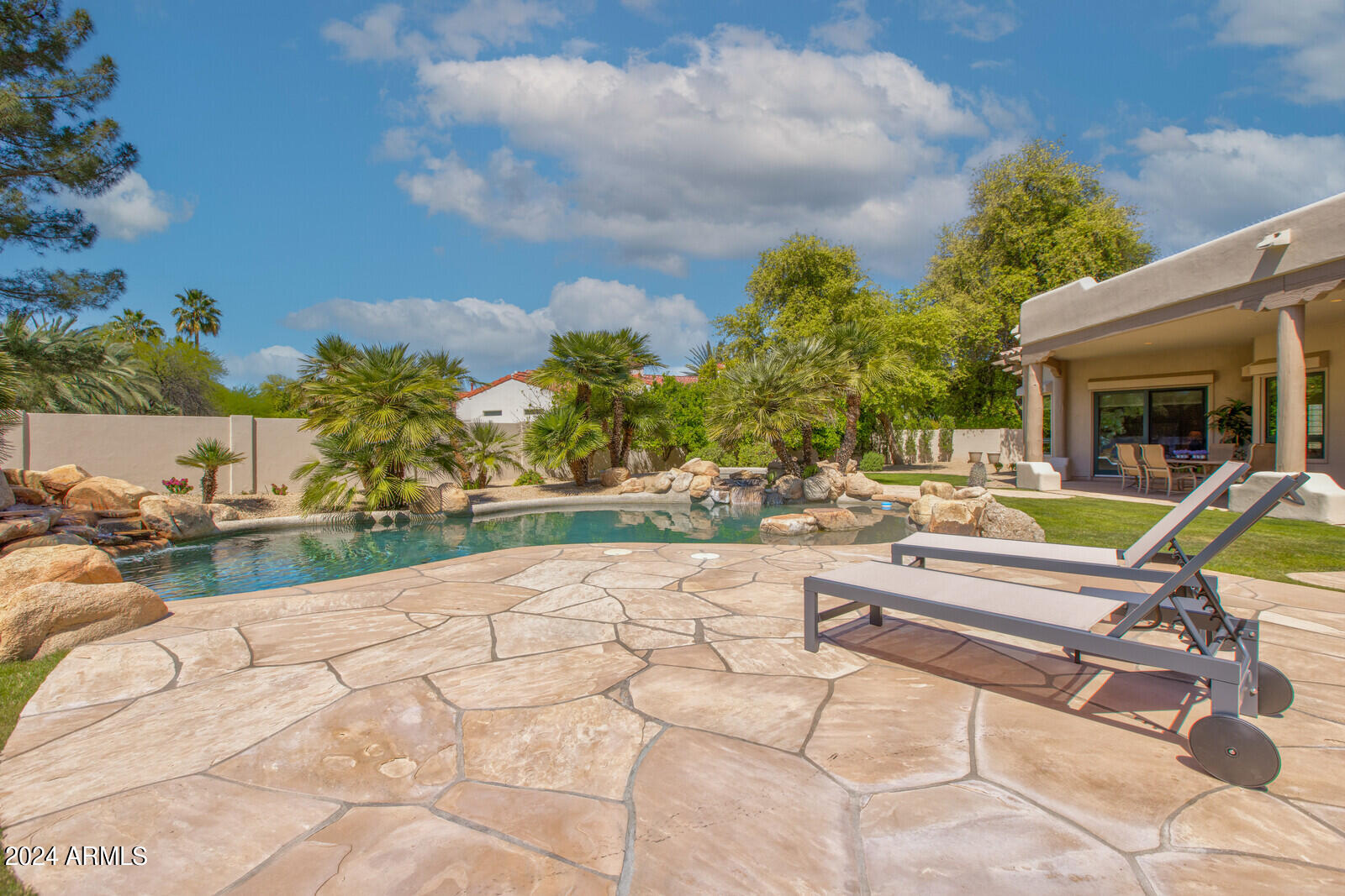HIDDEN PARADISE - Residential