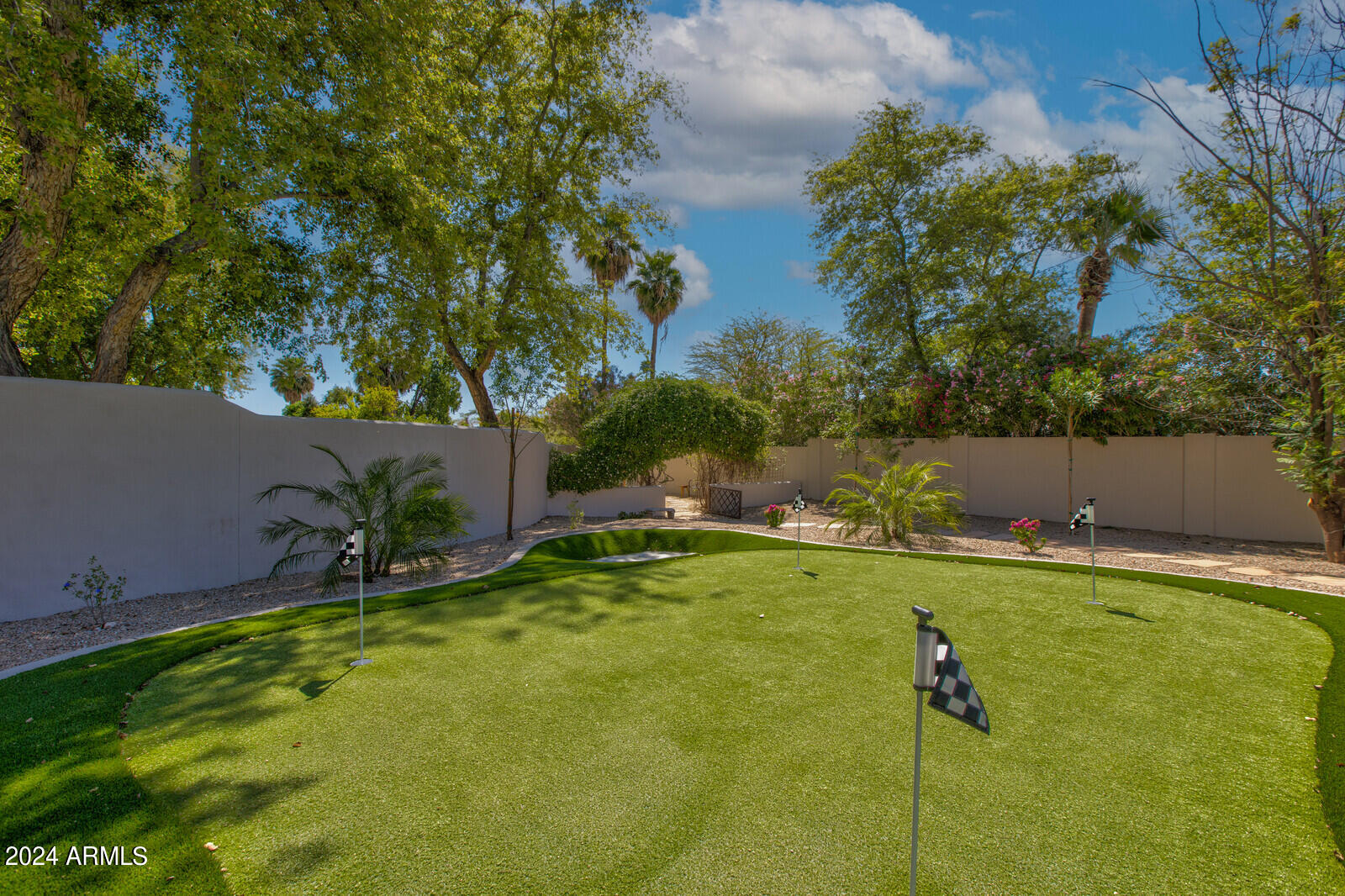 HIDDEN PARADISE - Residential