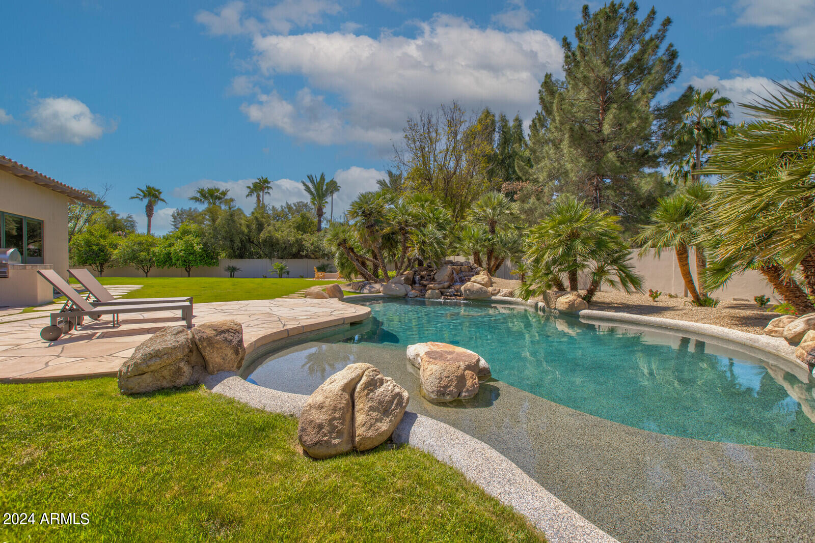 HIDDEN PARADISE - Residential