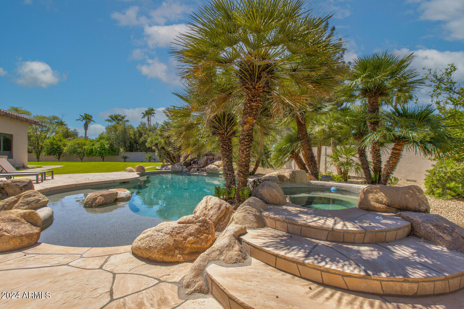 HIDDEN PARADISE - Residential