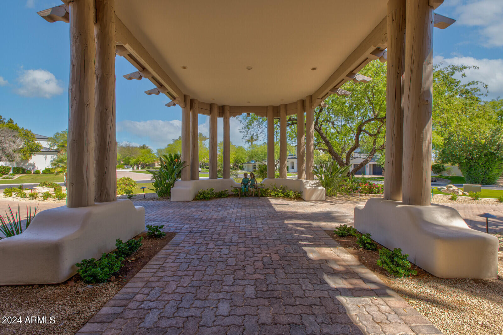 HIDDEN PARADISE - Residential