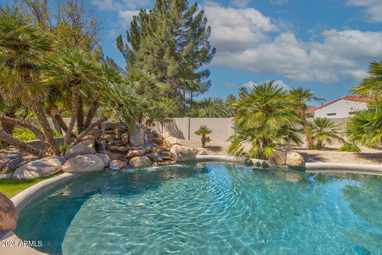 HIDDEN PARADISE - Residential