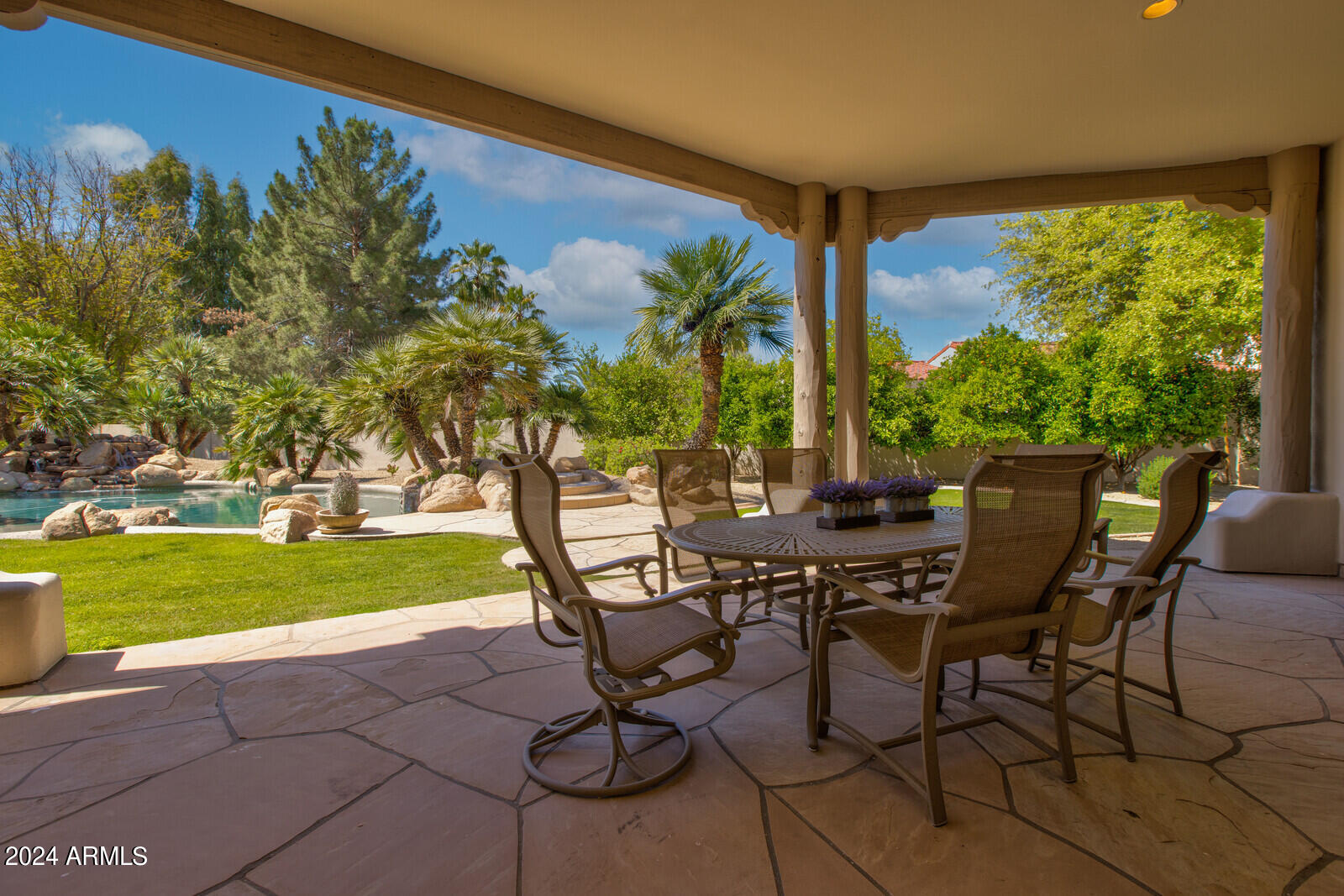 HIDDEN PARADISE - Residential