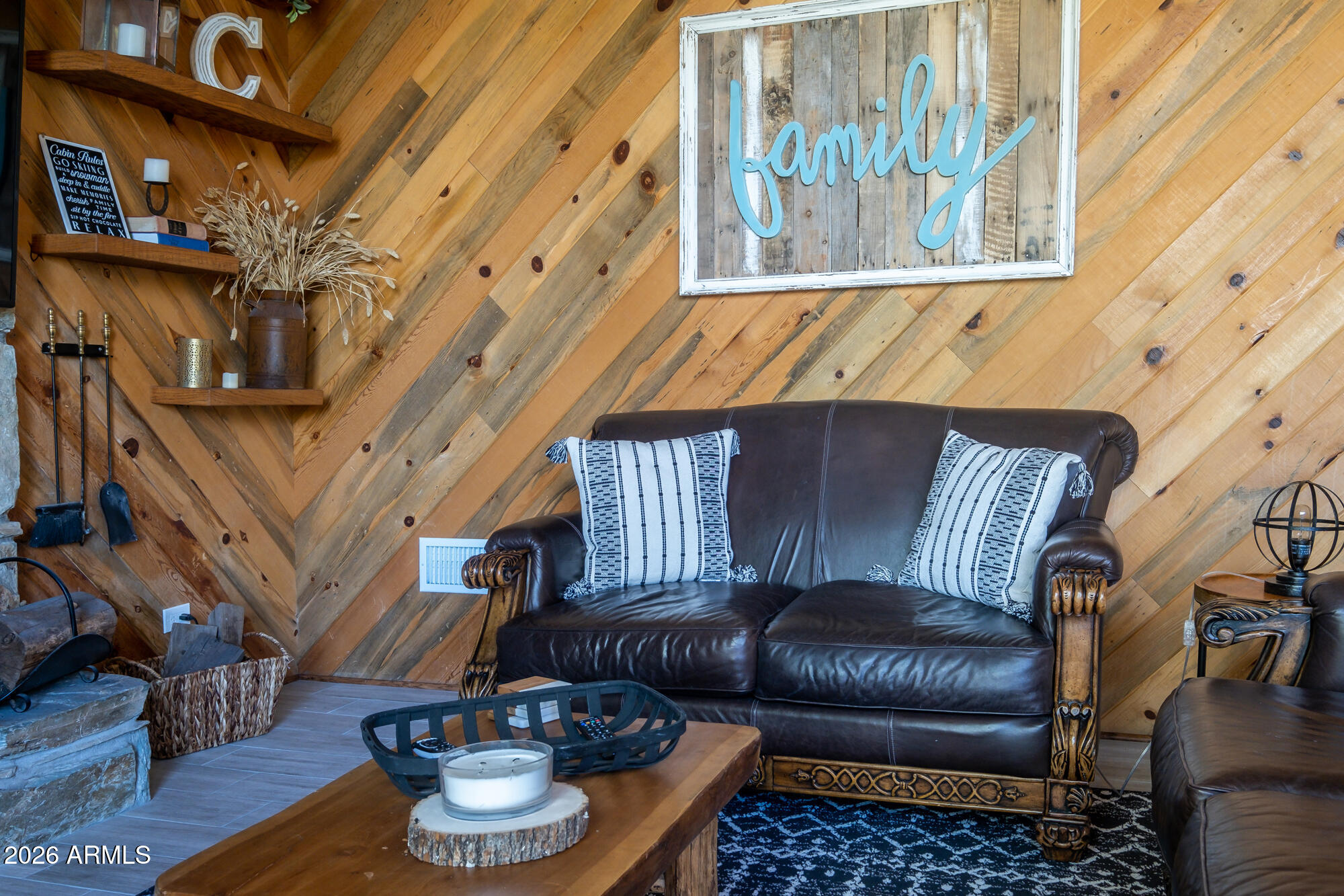 PINEWOOD 16 - Residential