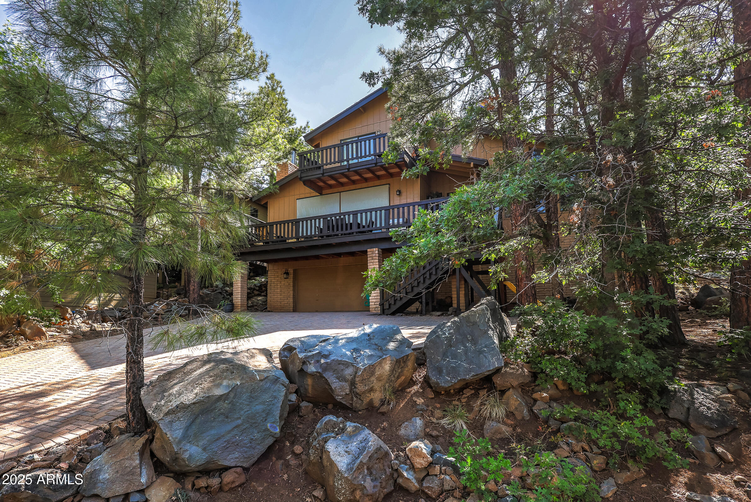 PINEWOOD 16 - Residential