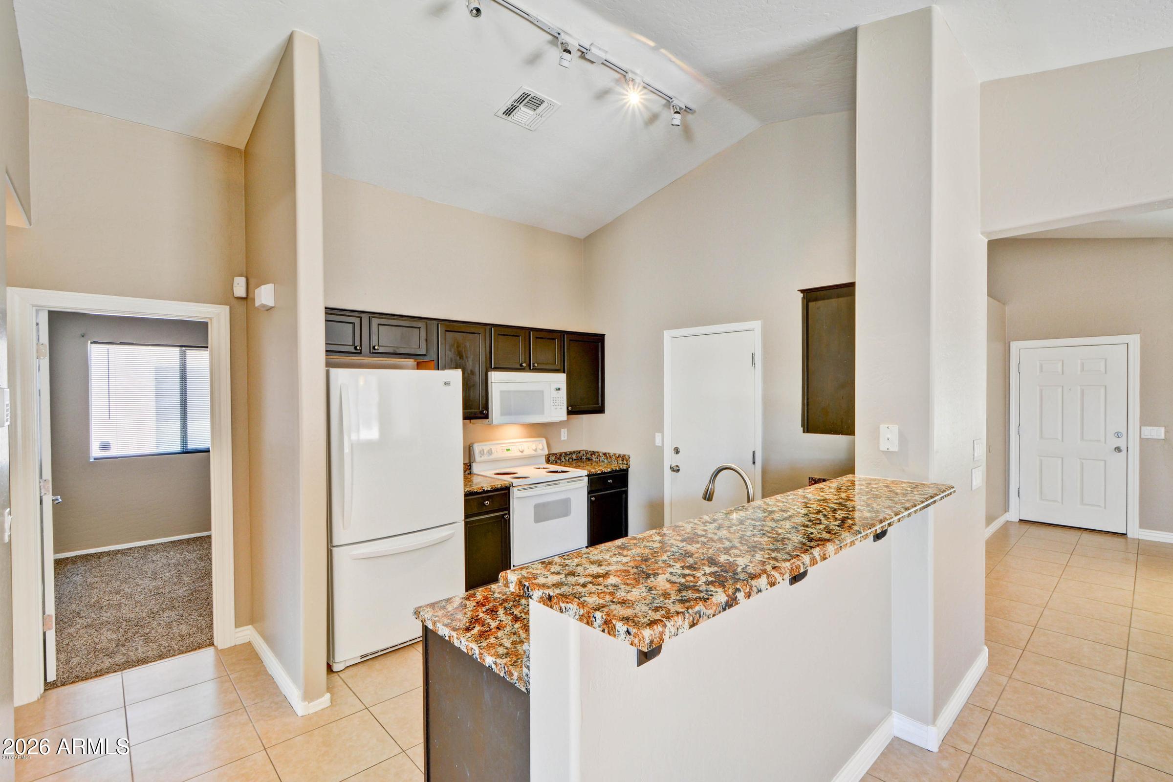 DREAMING SUMMIT UNIT 2A - Residential