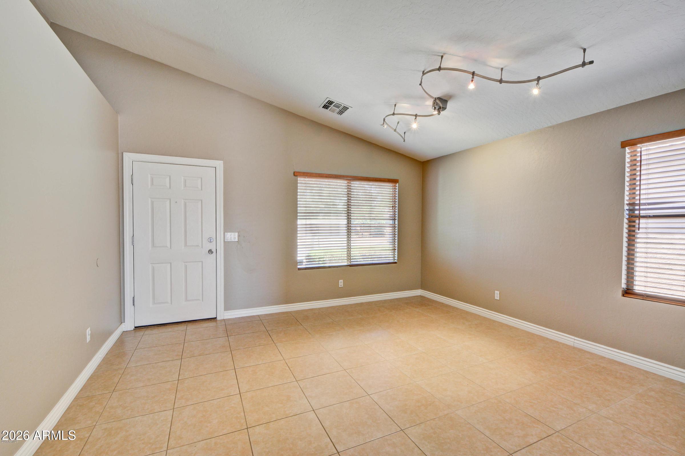 DREAMING SUMMIT UNIT 2A - Residential
