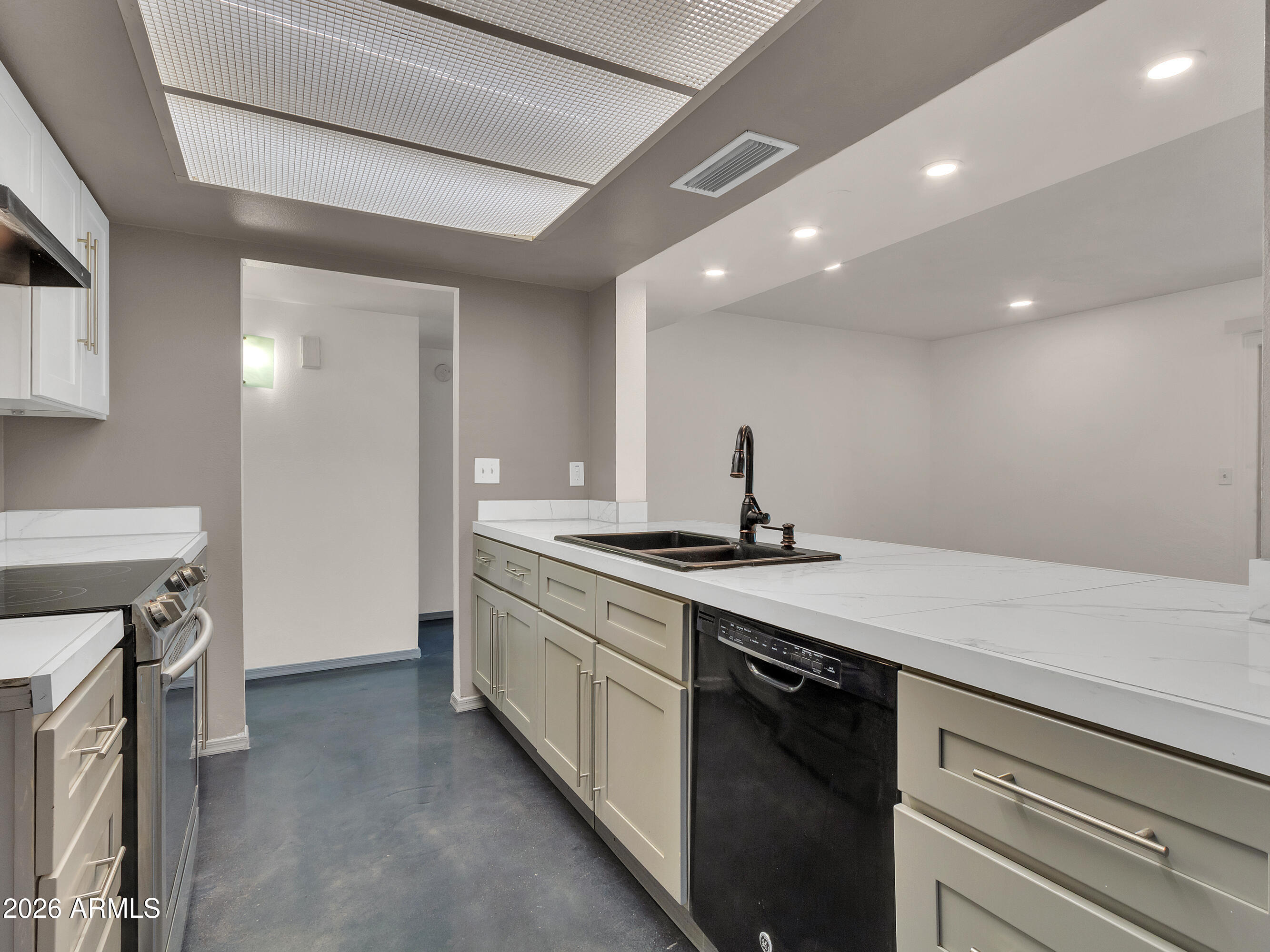 ROYAL ESTATES WEST 4 - Residential