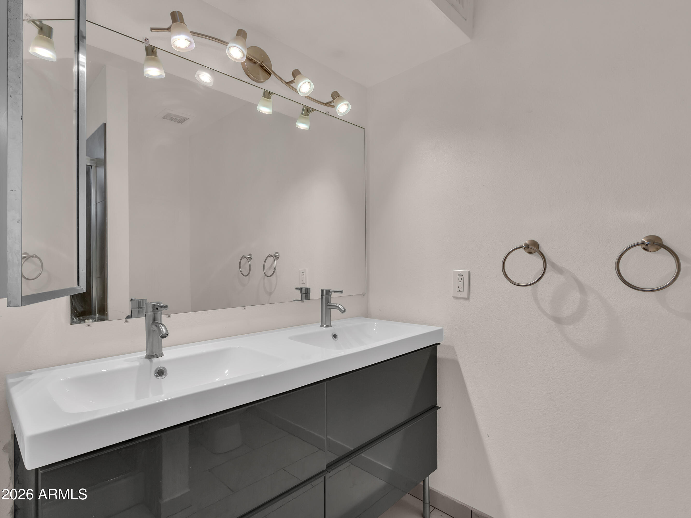 ROYAL ESTATES WEST 4 - Residential
