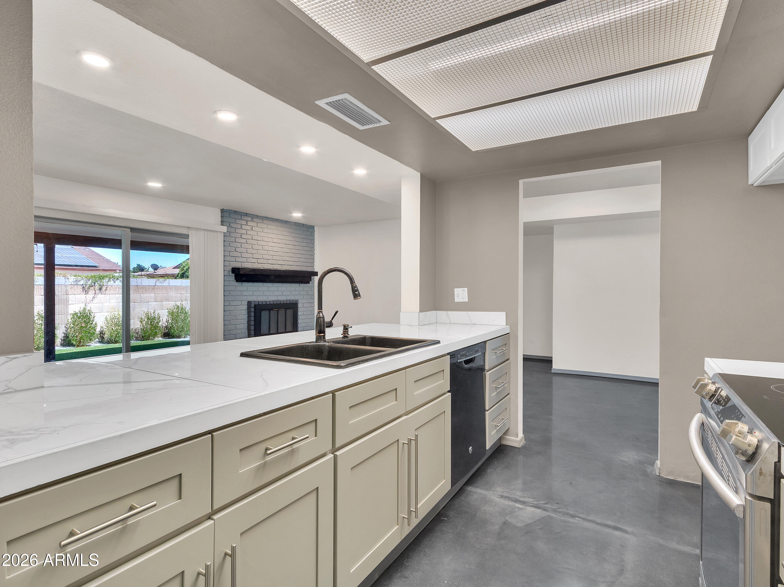 ROYAL ESTATES WEST 4 - Residential