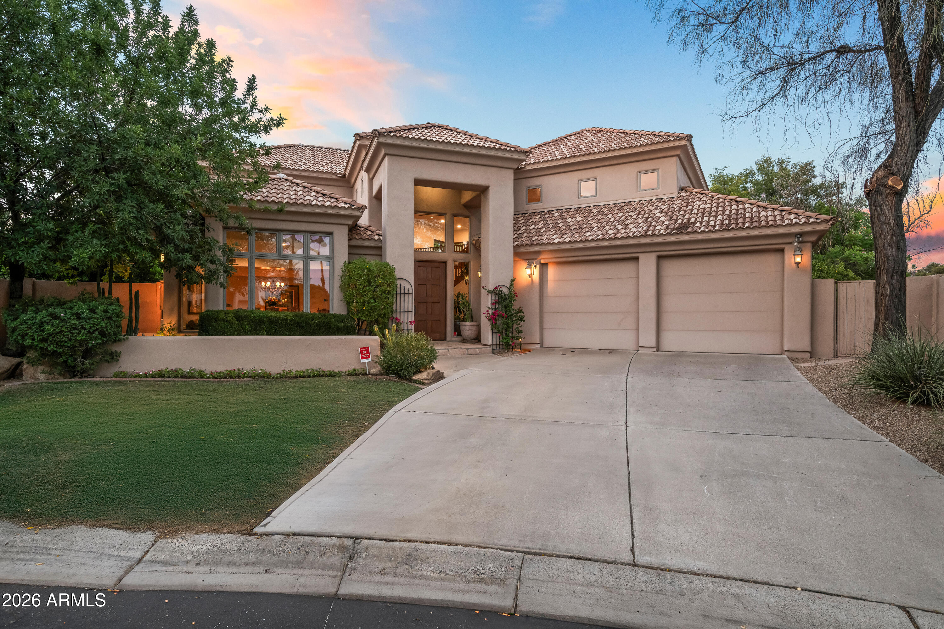 Located in the prestigious community of Singletree Ranch on the Camelback Golf Course in the heart of Paradise Valley, this exceptional custom-designed home offers breathtaking views, and an unparalleled lifestyle. Situated in a quiet cul-de-sac, surrounded by almost two acres of lush grass and open space, this 5-bedroom 4.5 bath home enjoys a truly spectacular setting. You'll be captivated by sweeping views of the Camelback Country Club and surrounding mountains when you step through the custom designed front door. Once inside the grand great room with soaring ceilings the dramatic picture window perfectly frames those stunning views as does the formal dining room.