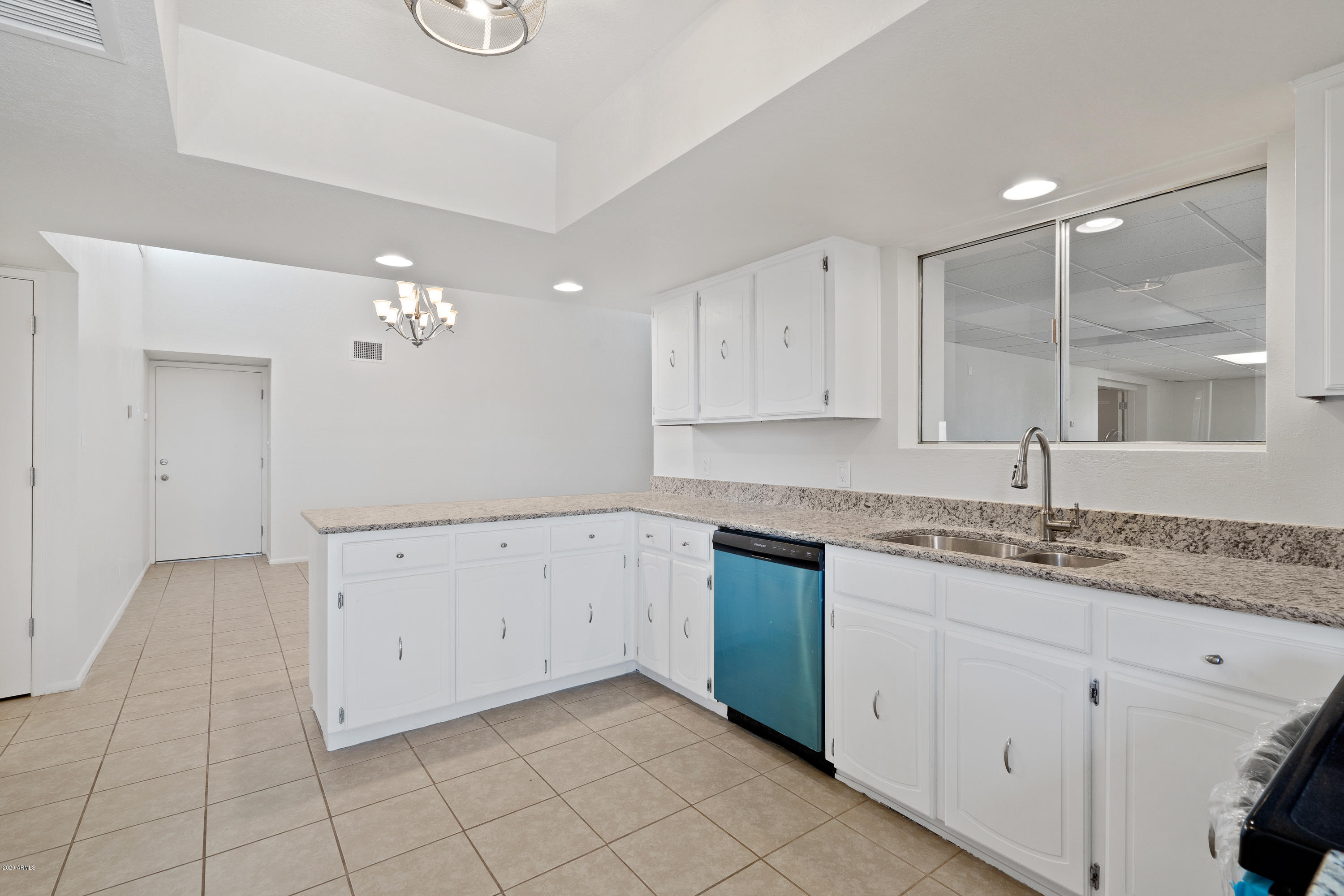 KINGS MANOR - Residential