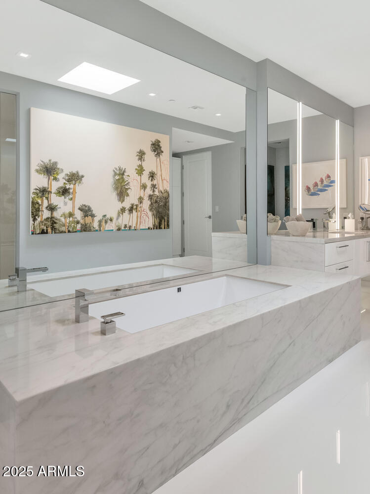 GATEWAY AT MAIN ST PLAZA SCOTTSDALE CONDOMINIUM - Residential