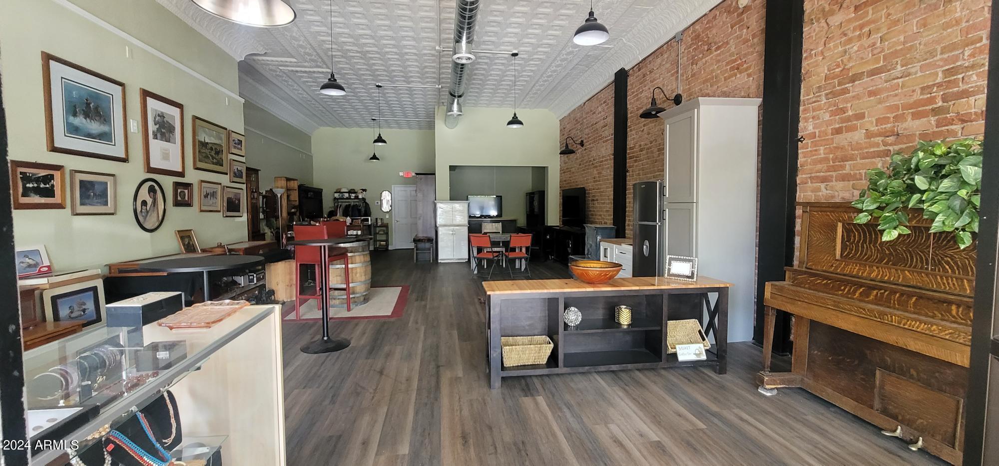 Douglas - Commercial Sale