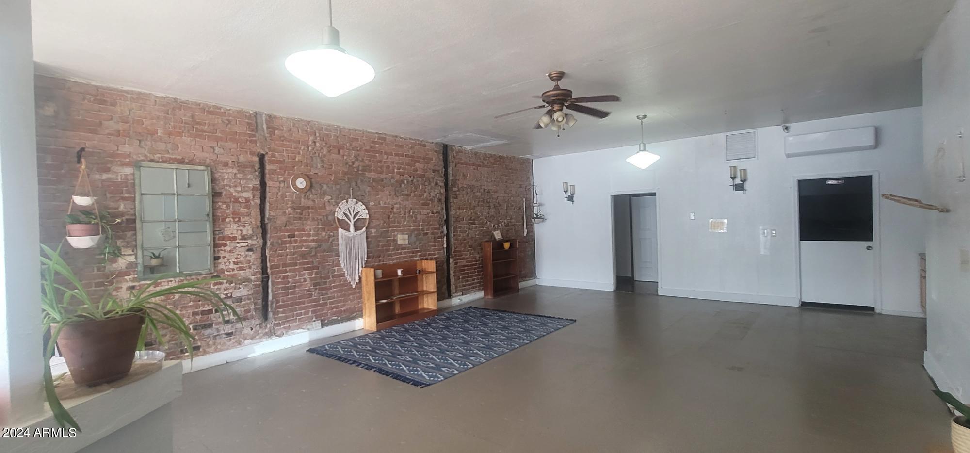 Douglas - Commercial Sale