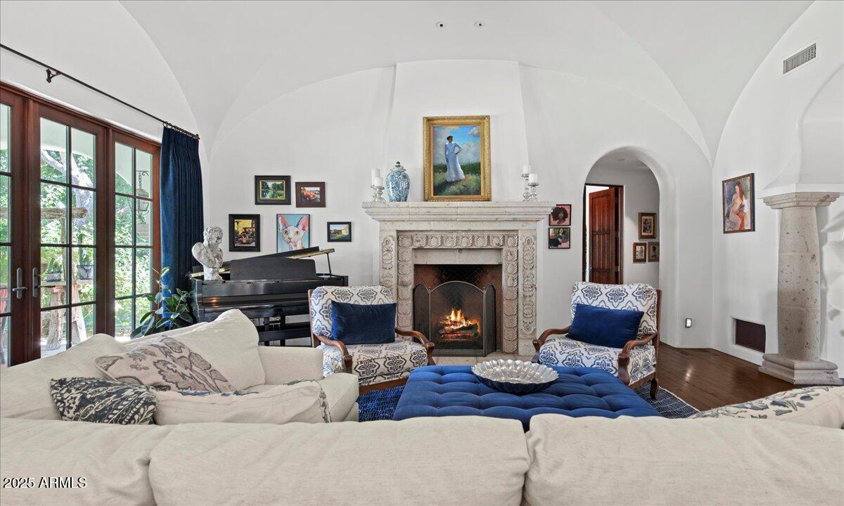 EAST BARTLETT ESTATES - Residential