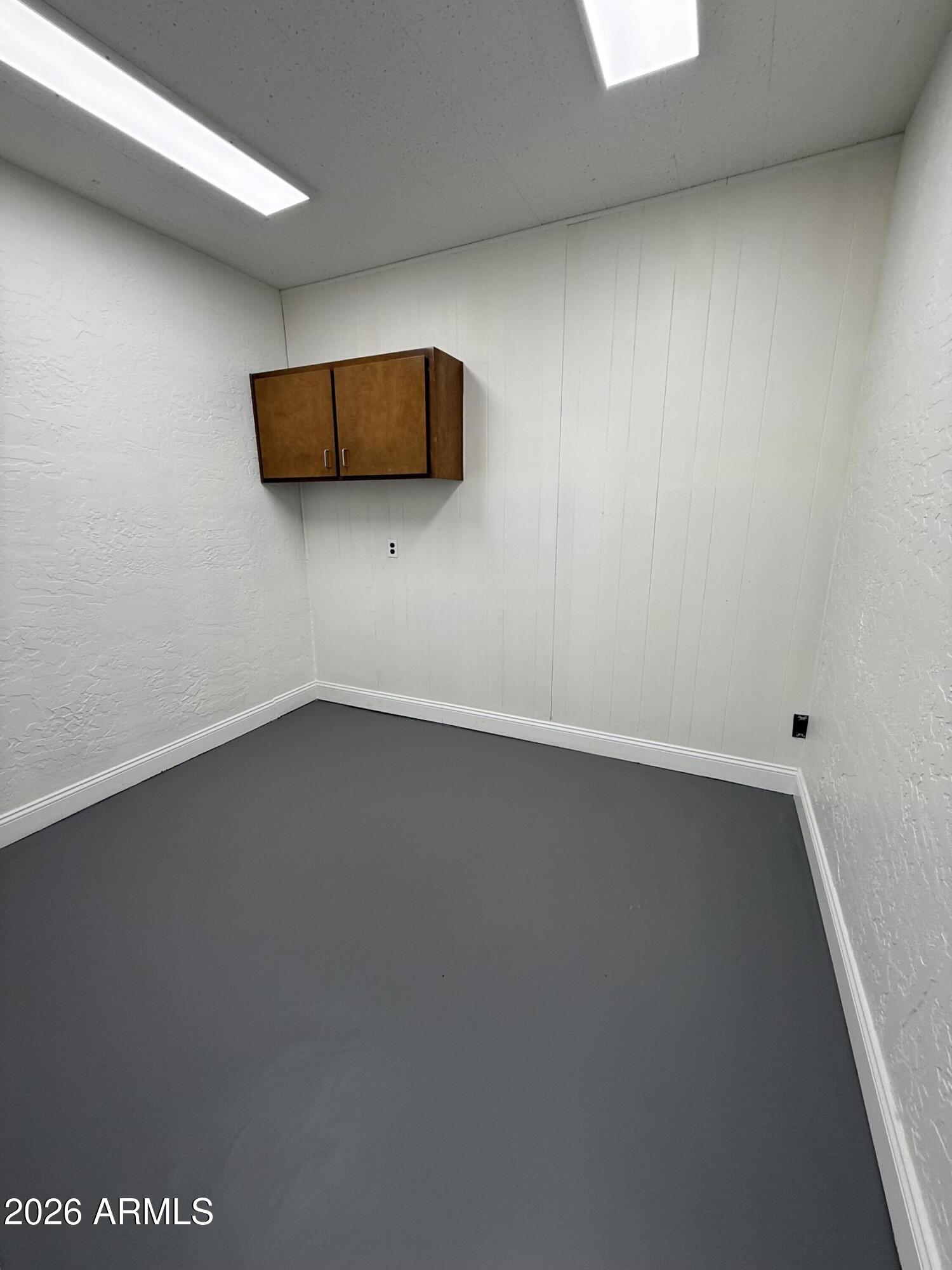 LEISURE MANOR - Commercial Lease