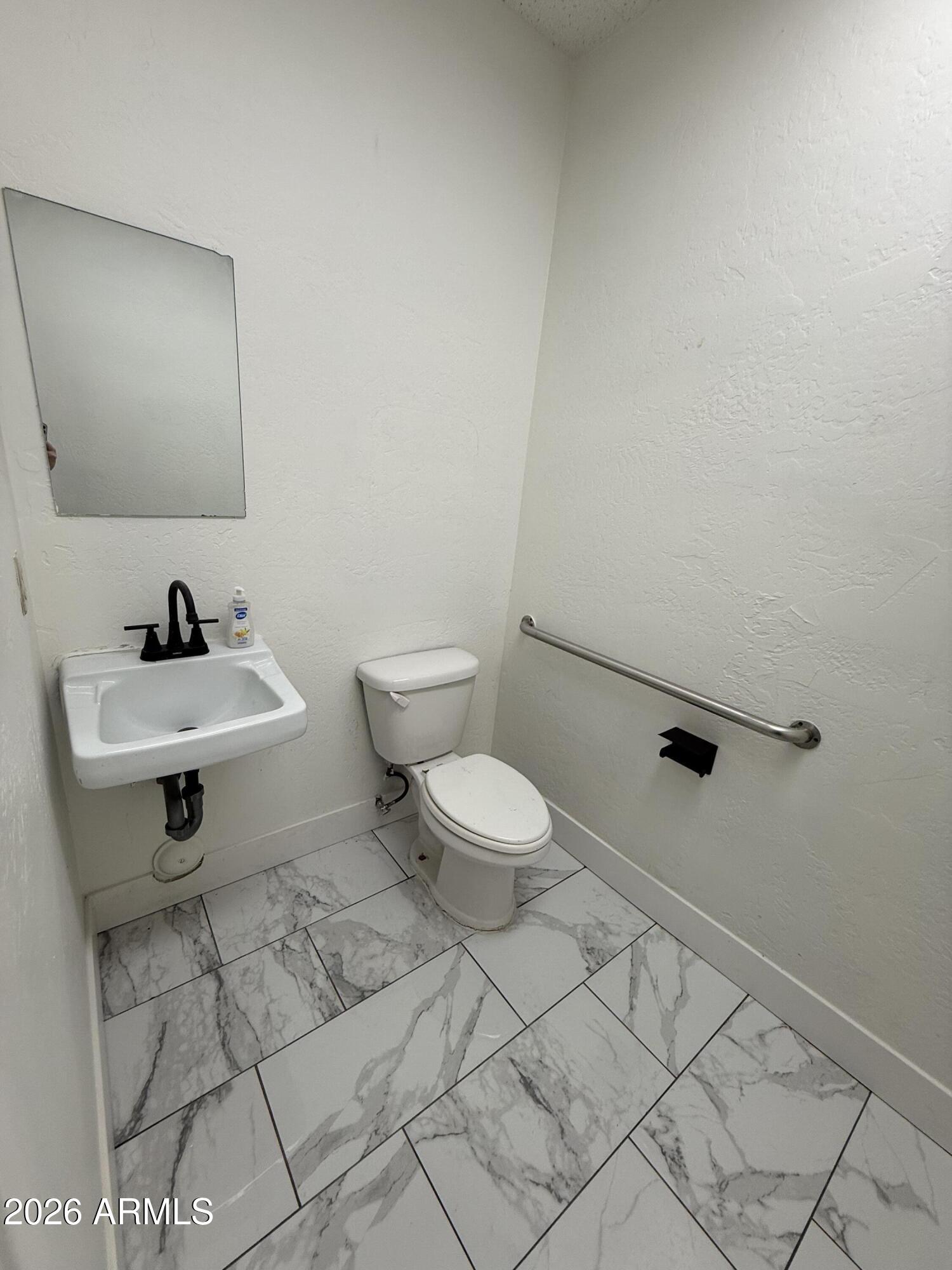 LEISURE MANOR - Commercial Lease