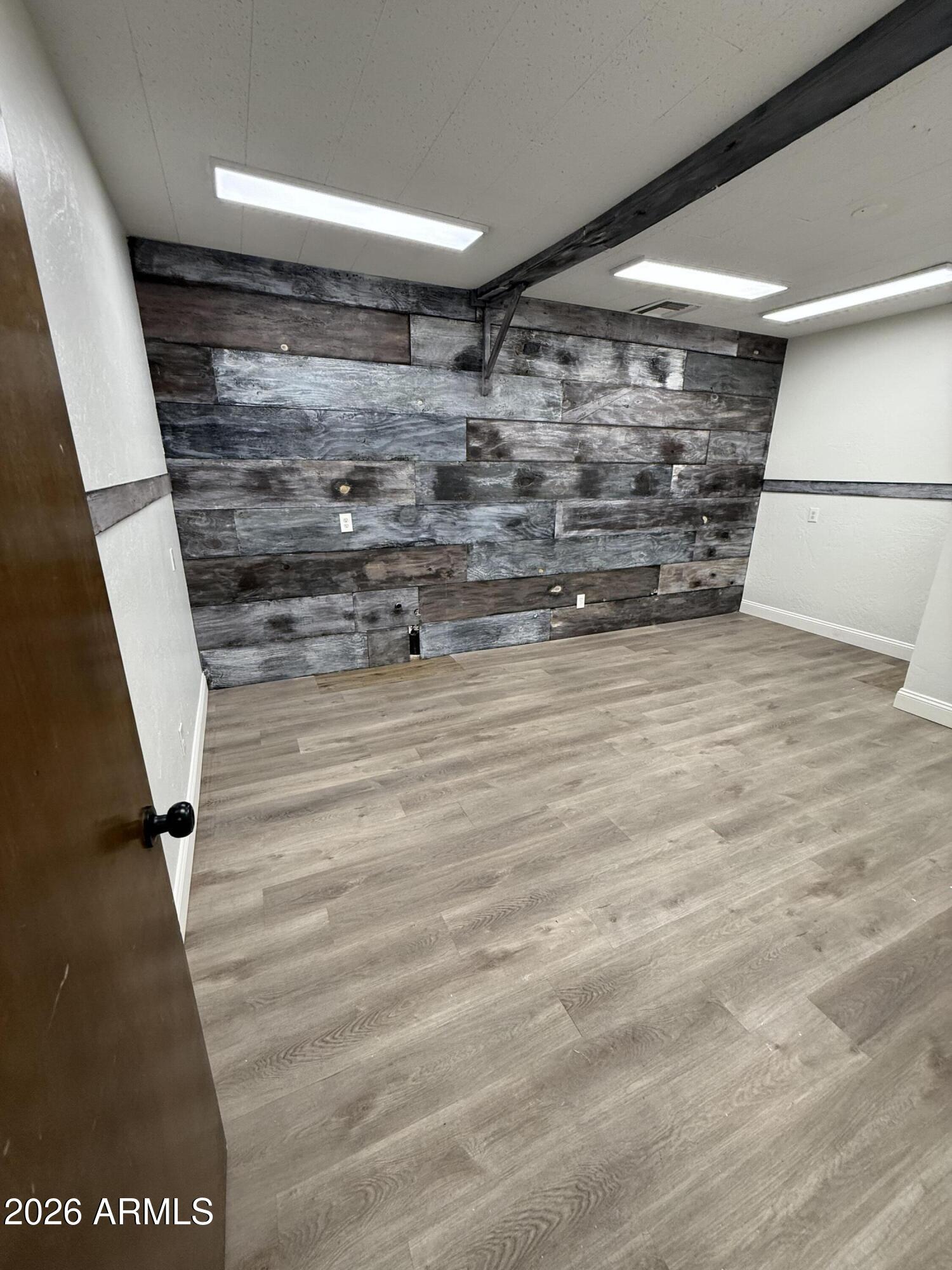 LEISURE MANOR - Commercial Lease
