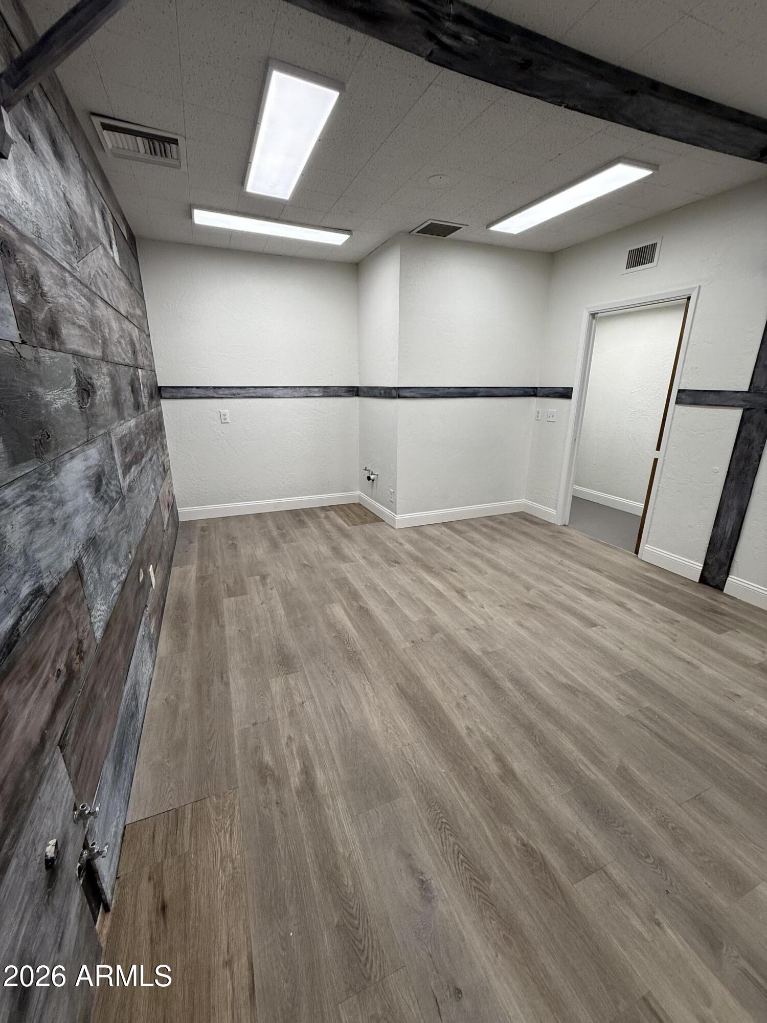 LEISURE MANOR - Commercial Lease