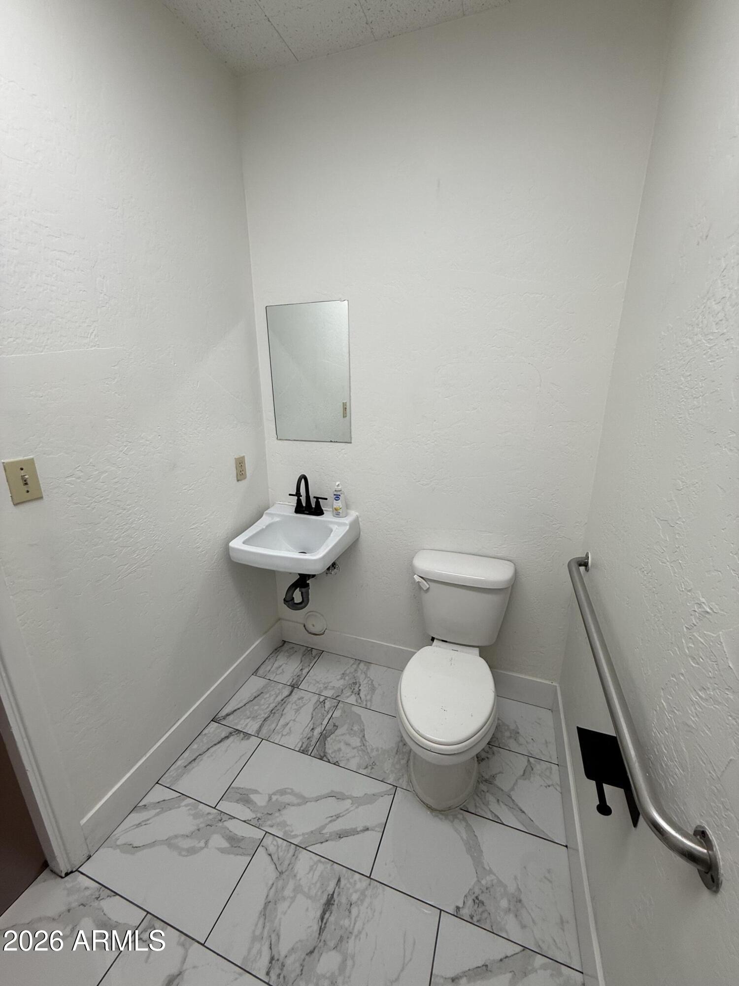 LEISURE MANOR - Commercial Lease
