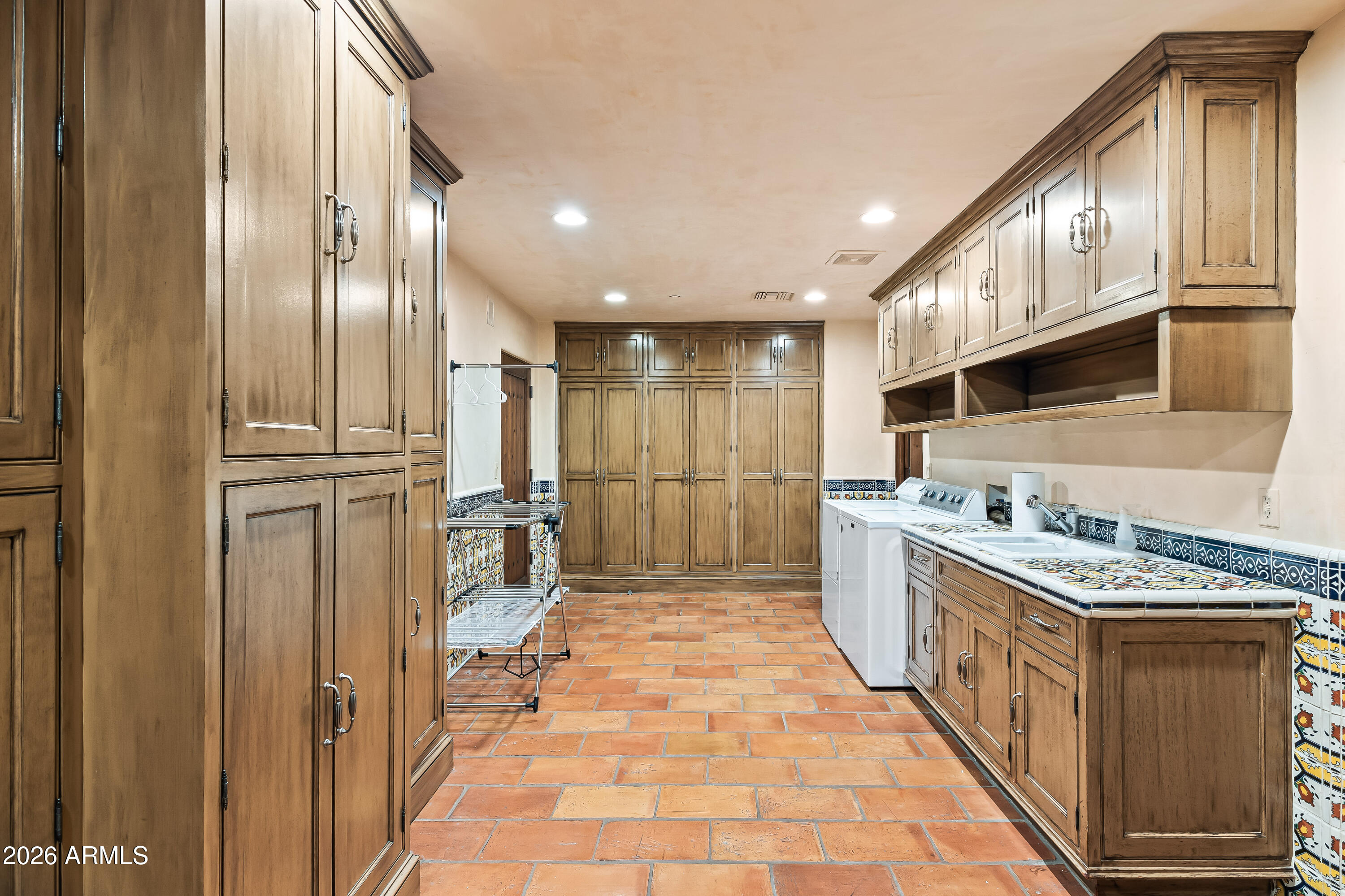ARROYO HEIGHTS - Residential