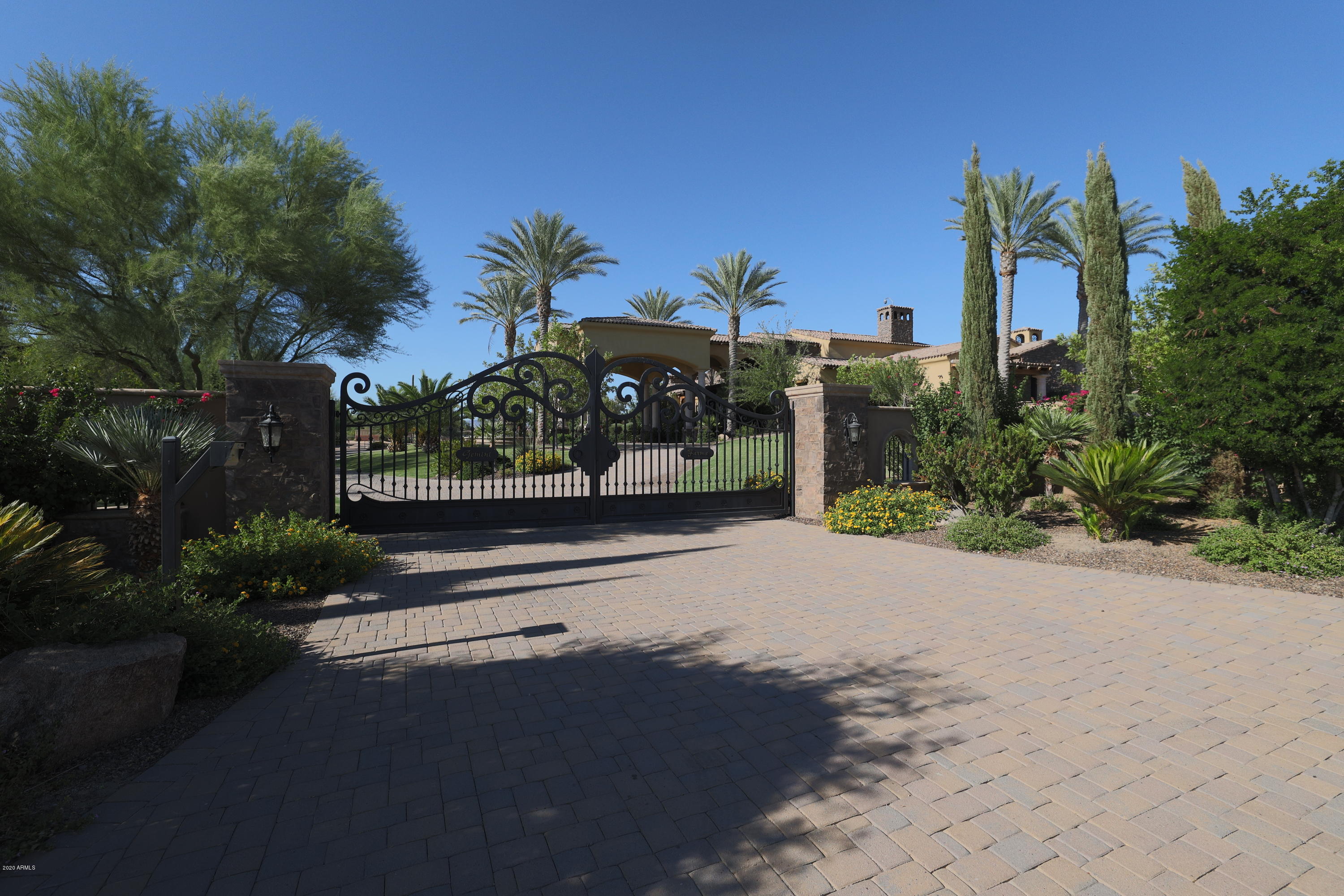 SCOTTSDALE HEIGHTS - Residential